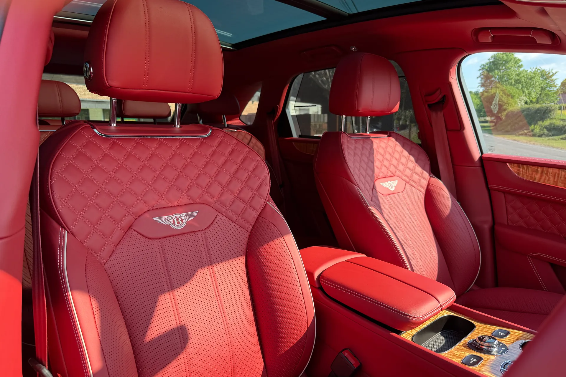 Bentley BENTAYGA thumbnail image number 16