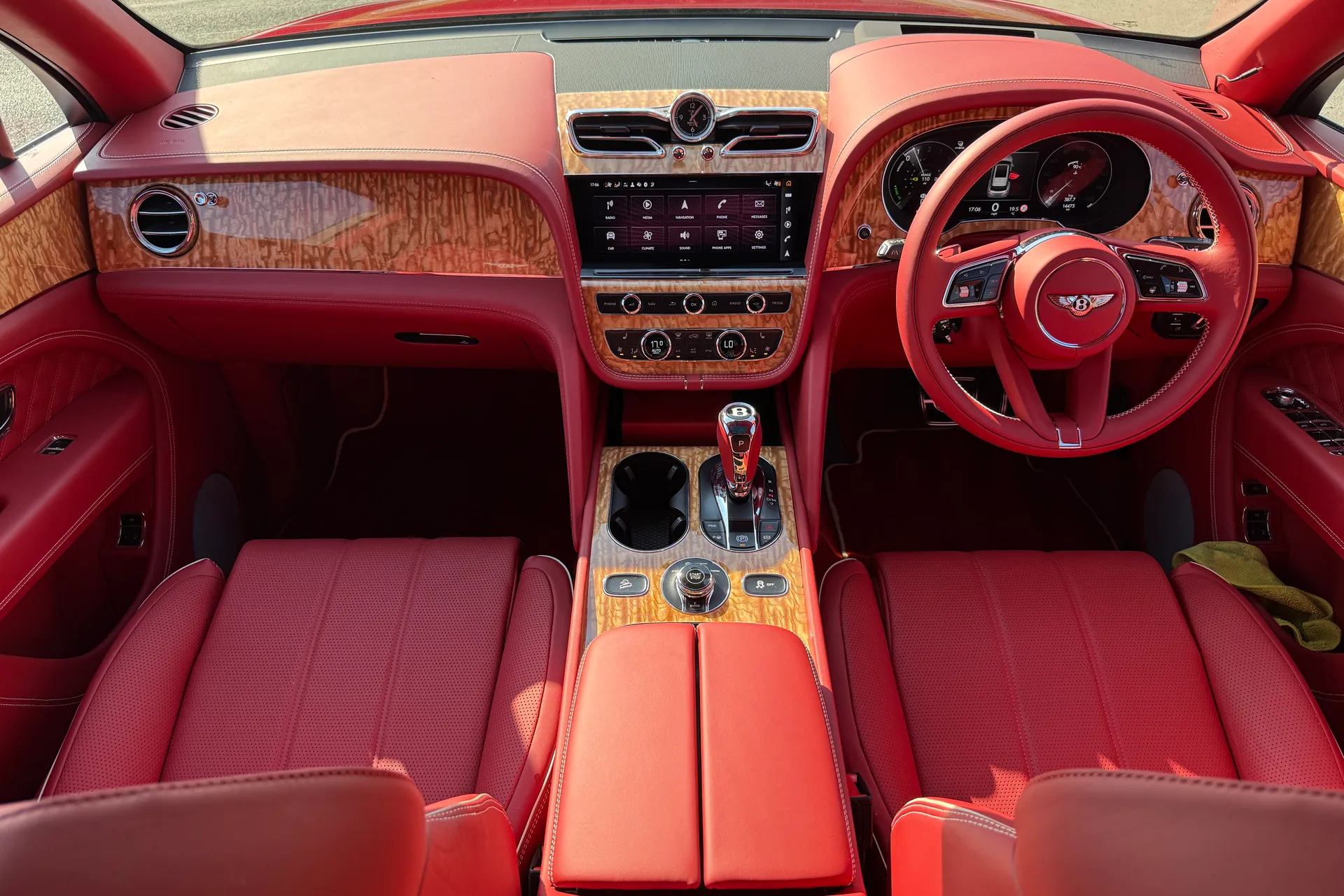 Bentley BENTAYGA thumbnail image number 25
