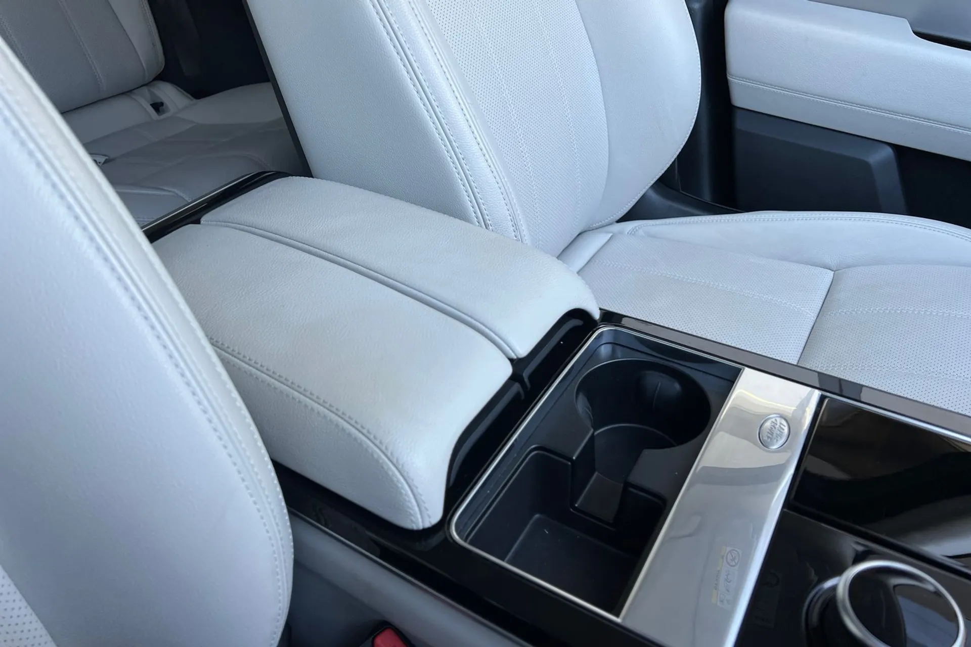 LAND ROVER RANGE ROVER VELAR thumbnail image number 41