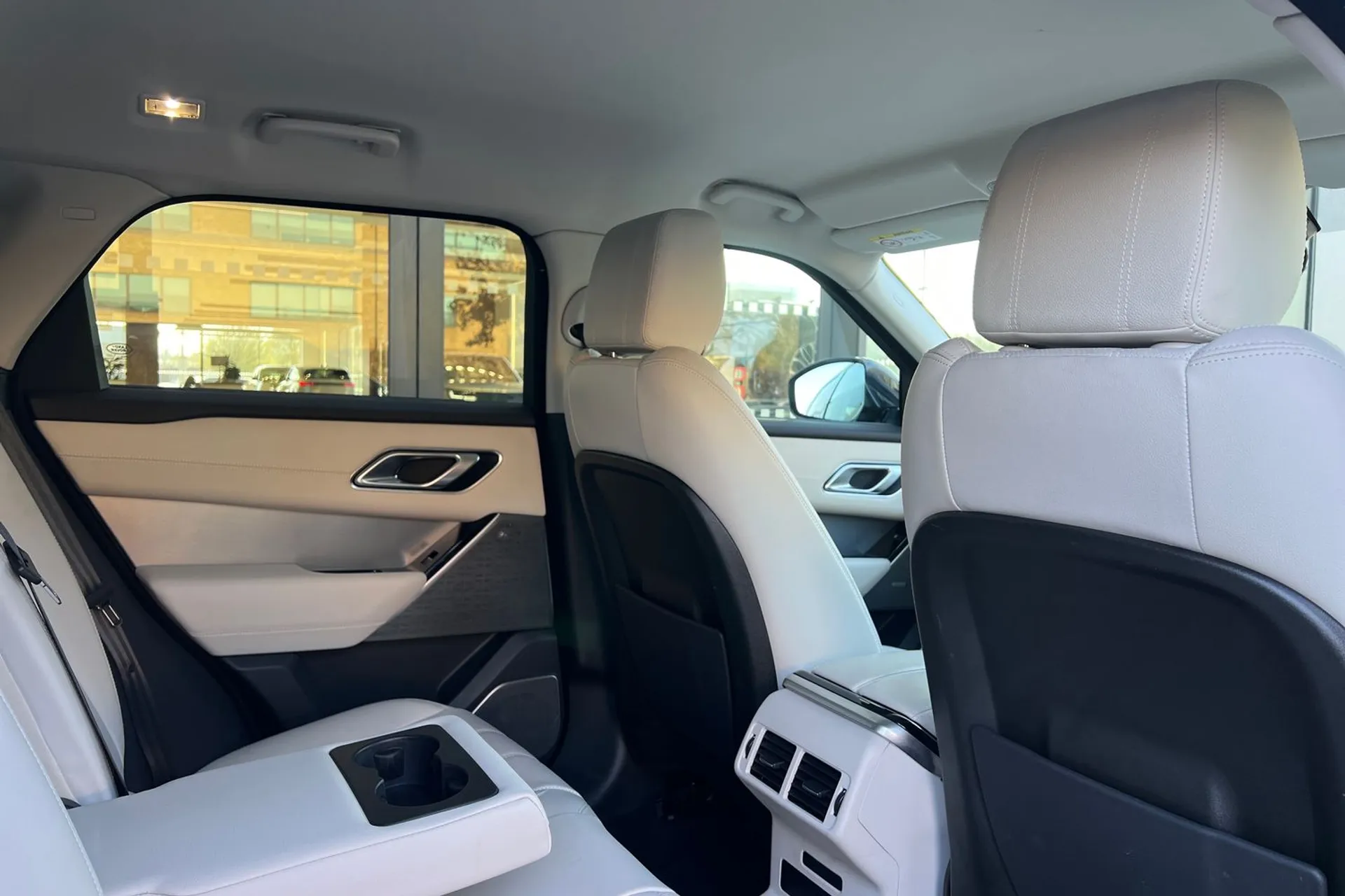 LAND ROVER RANGE ROVER VELAR thumbnail image number 33