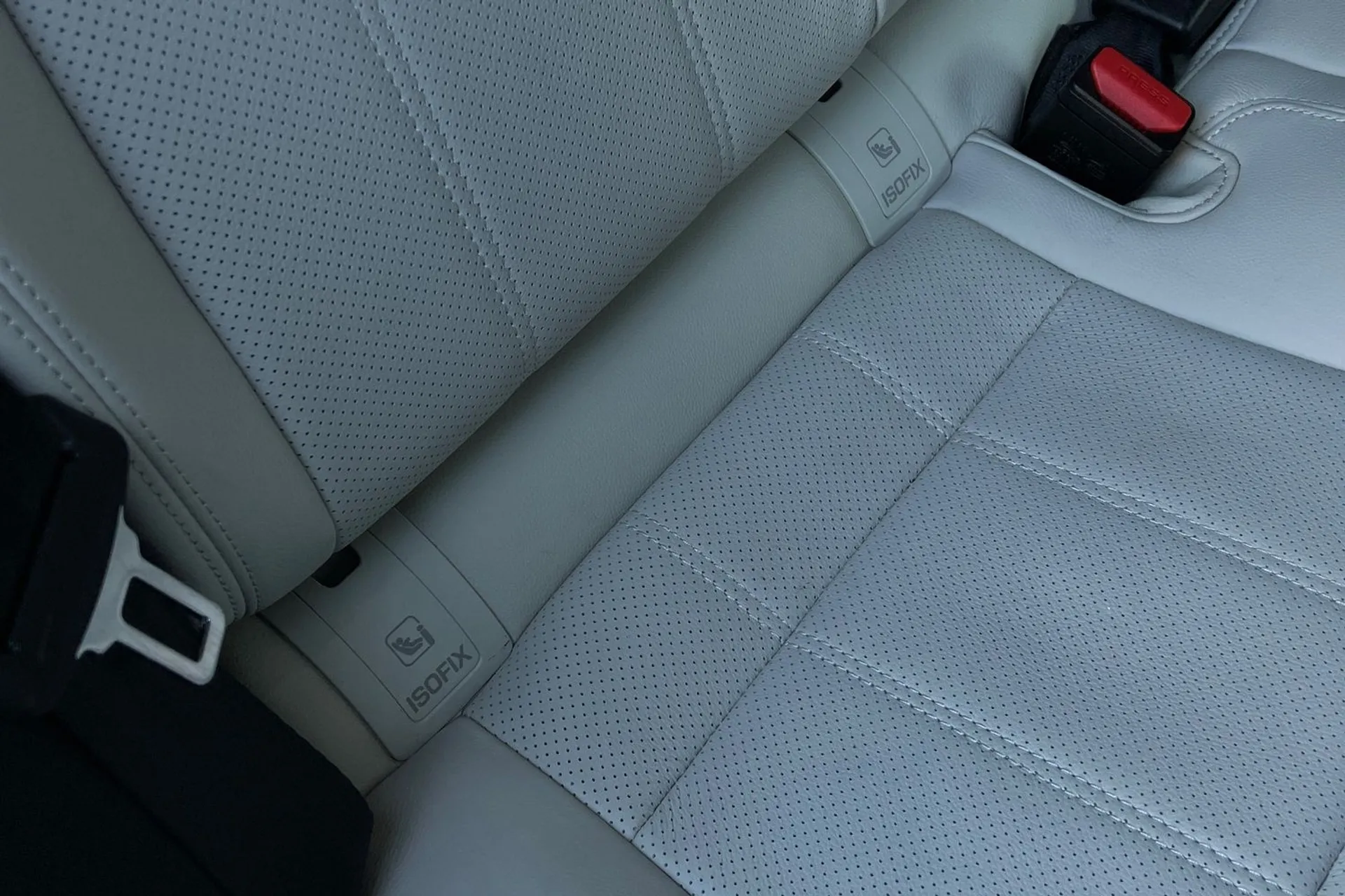 LAND ROVER RANGE ROVER VELAR thumbnail image number 34