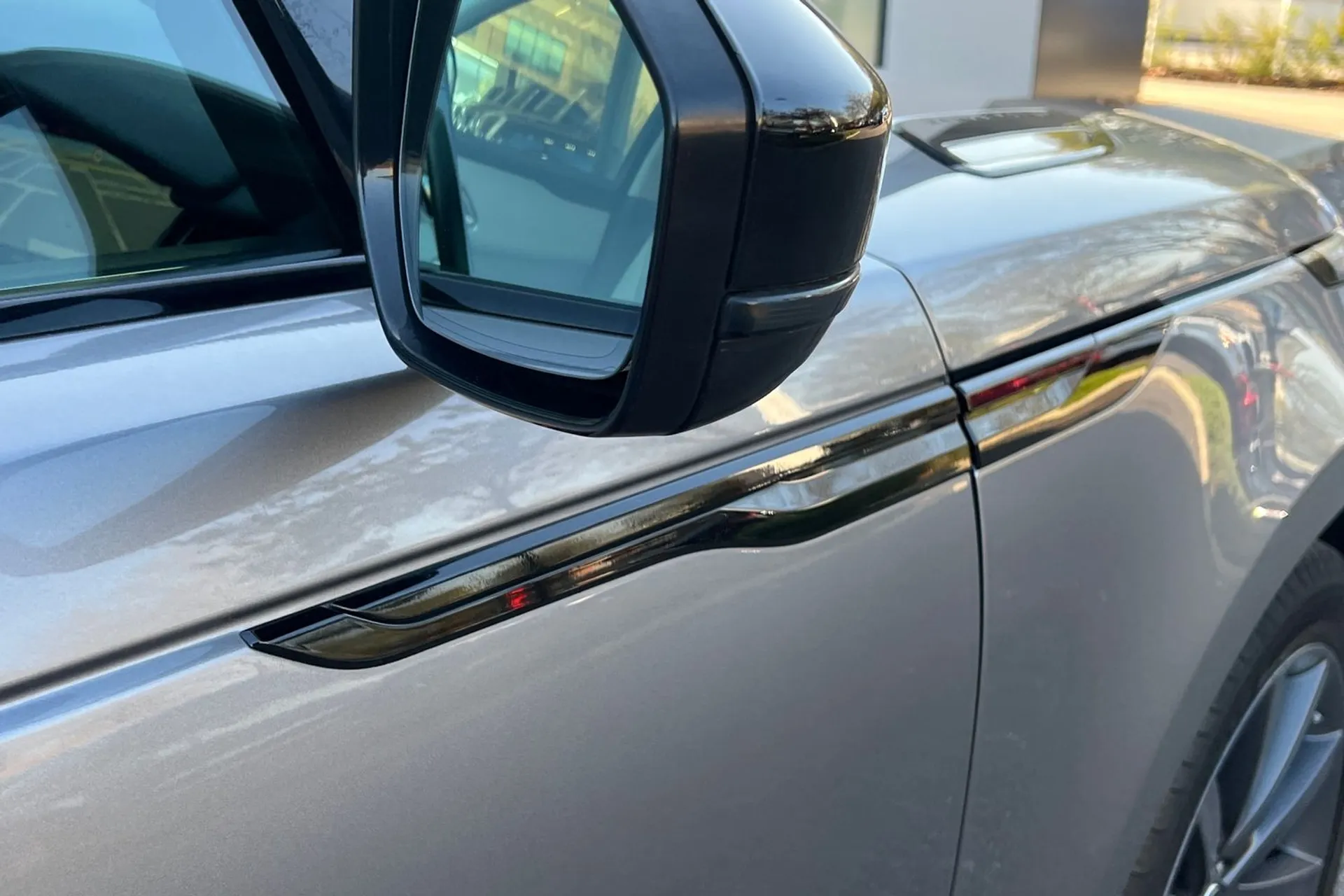 LAND ROVER RANGE ROVER VELAR thumbnail image number 10