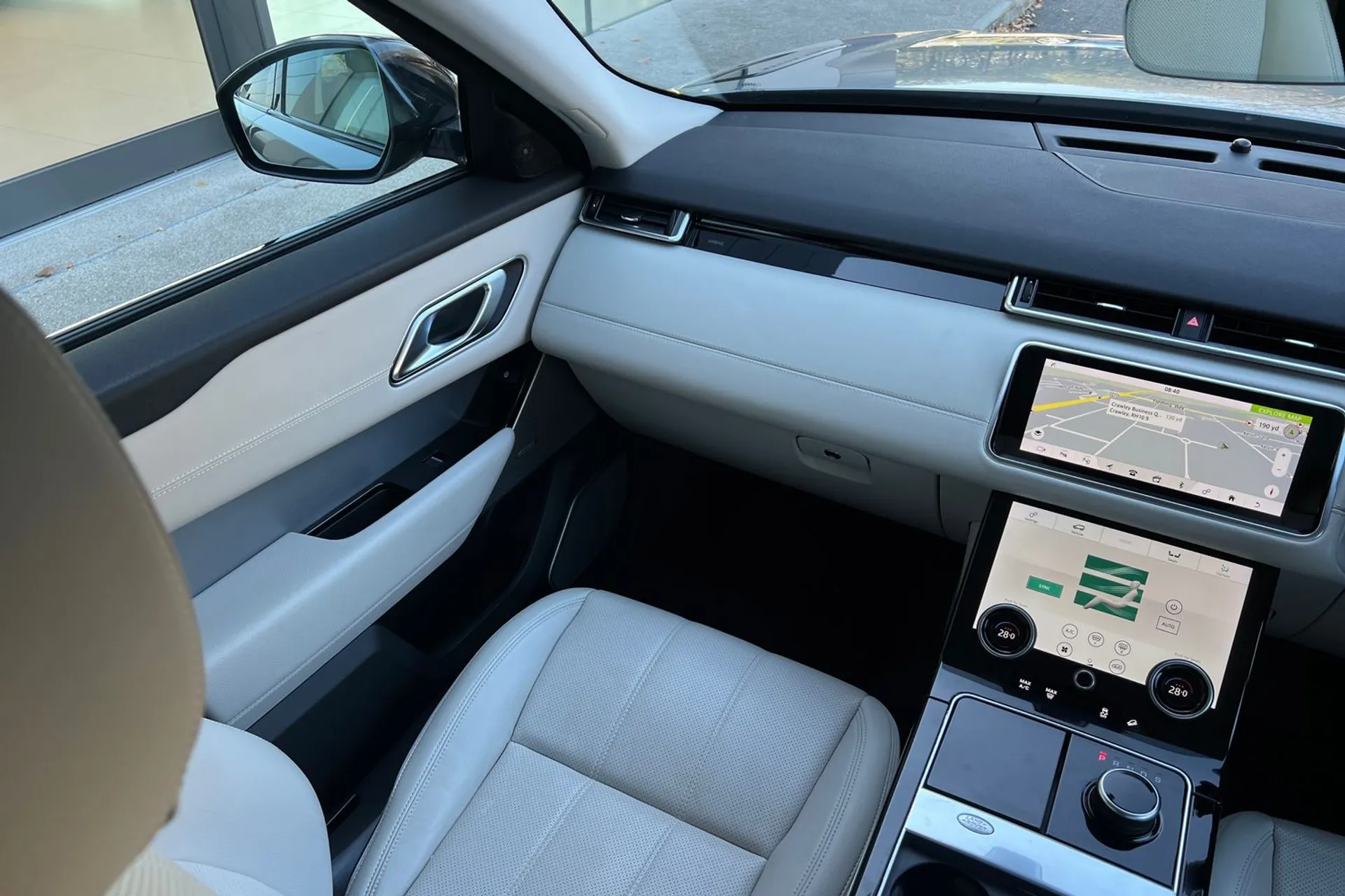 LAND ROVER RANGE ROVER VELAR thumbnail image number 23