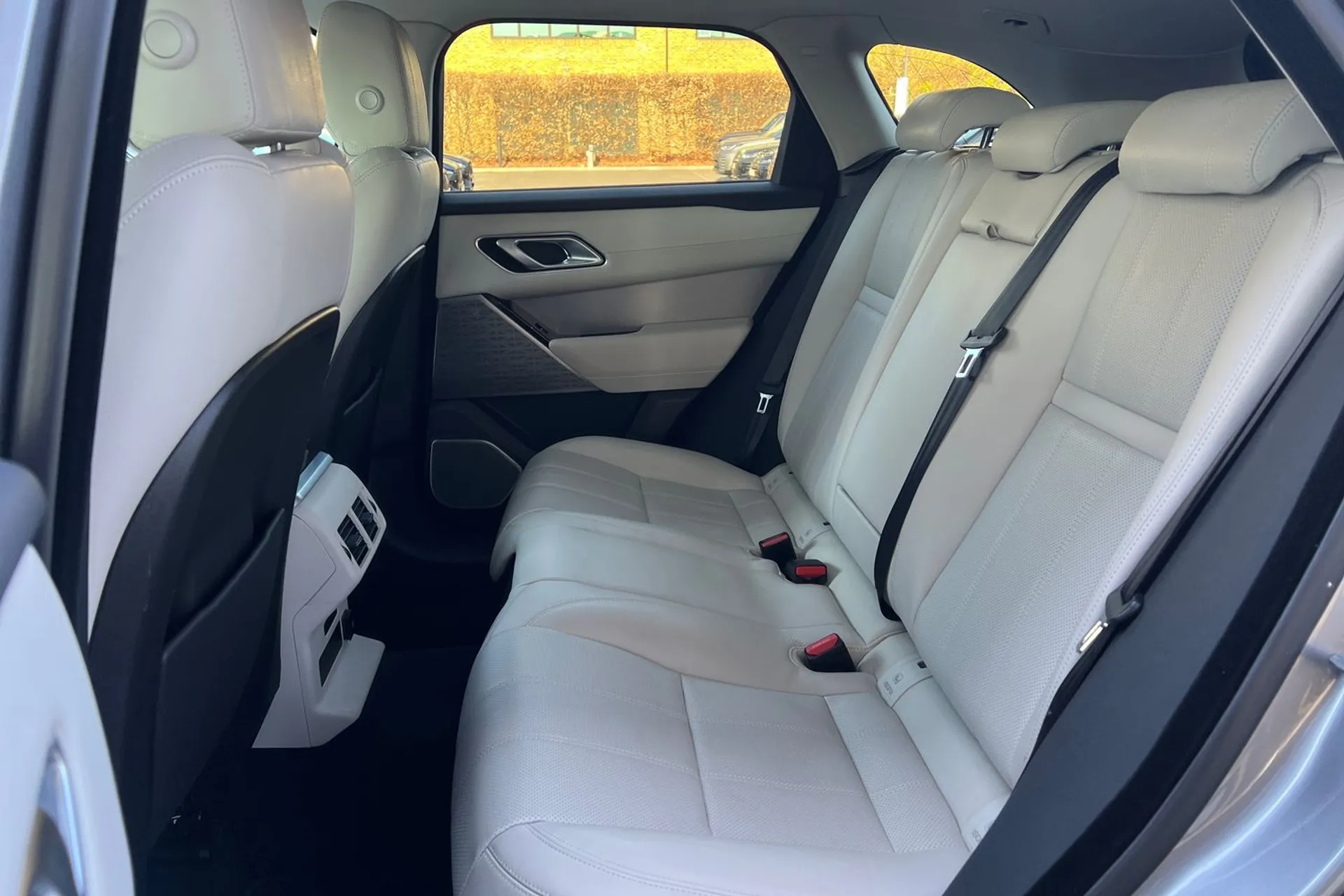 LAND ROVER RANGE ROVER VELAR thumbnail image number 44