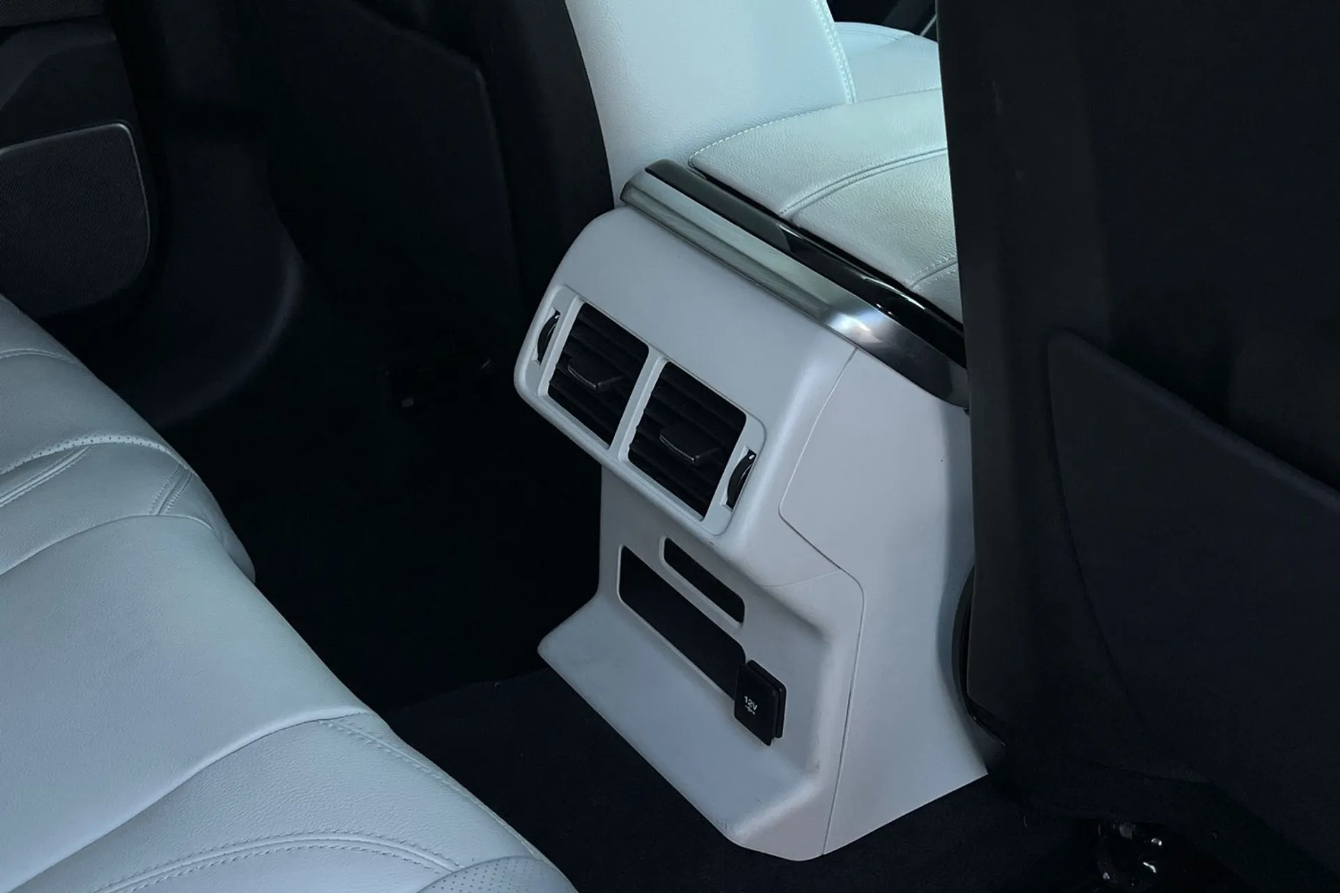 LAND ROVER RANGE ROVER VELAR thumbnail image number 35