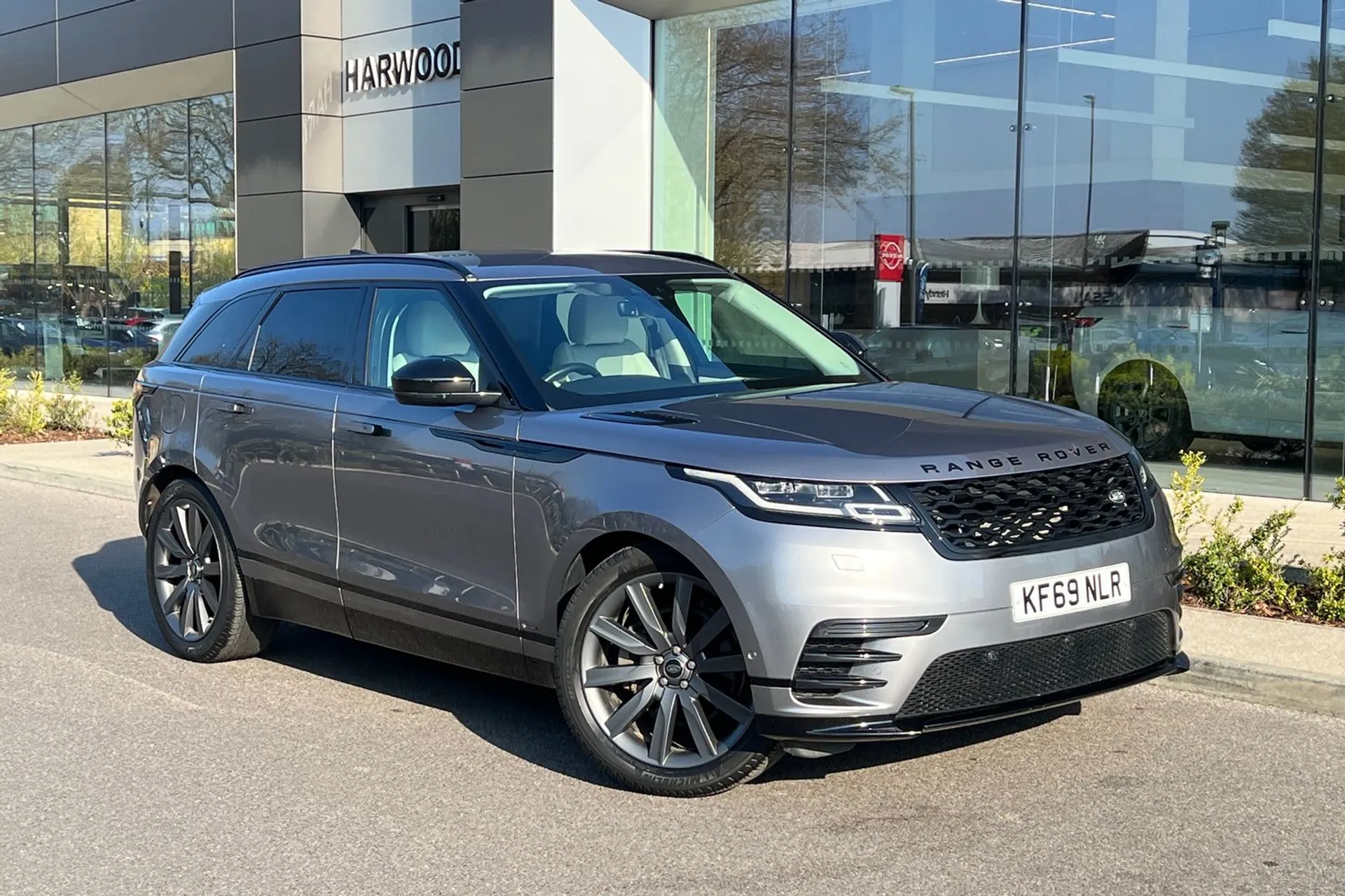 LAND ROVER RANGE ROVER VELAR focused image