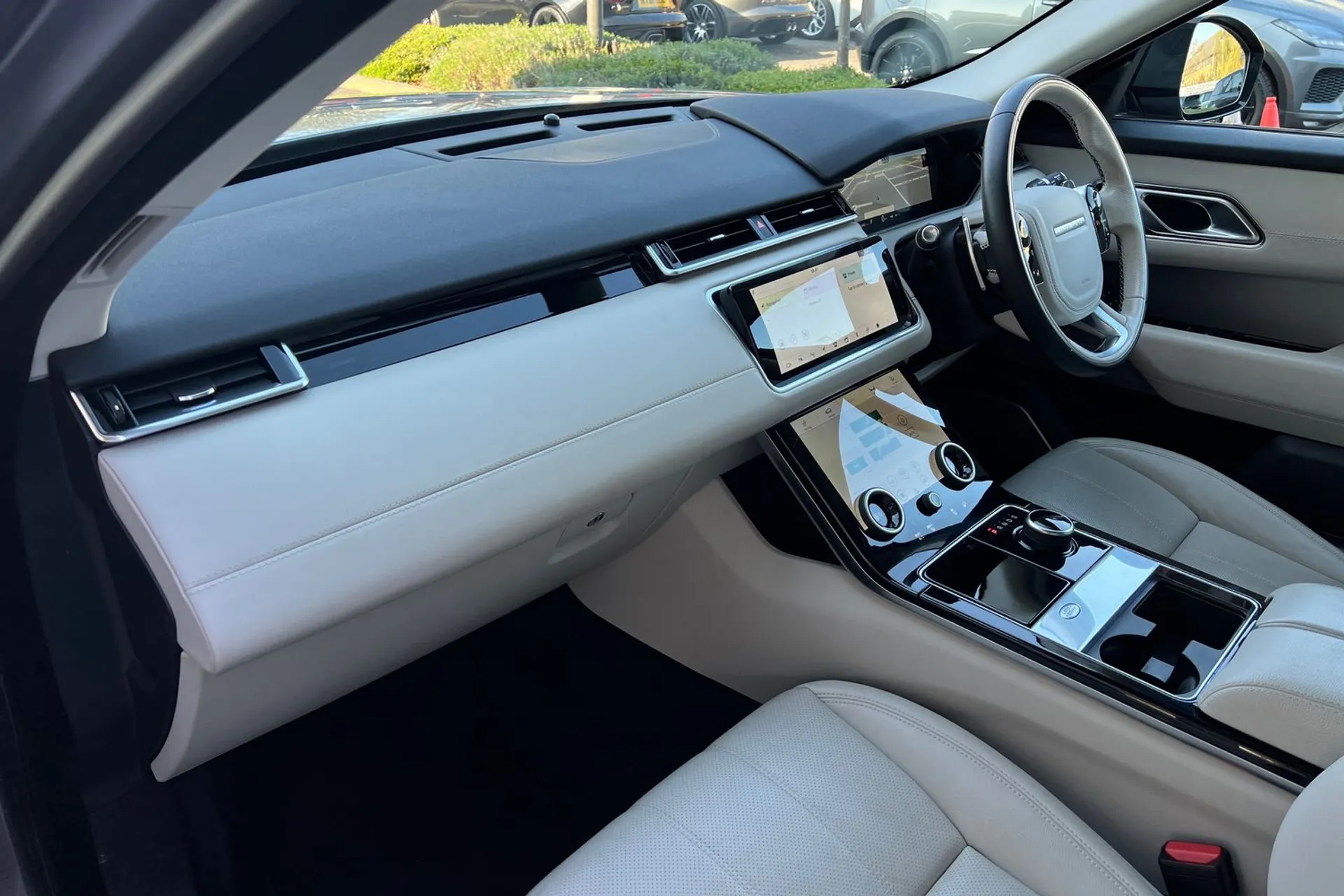 LAND ROVER RANGE ROVER VELAR thumbnail image number 42