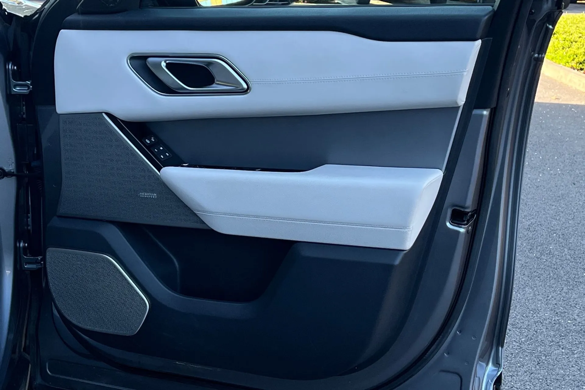 LAND ROVER RANGE ROVER VELAR thumbnail image number 56