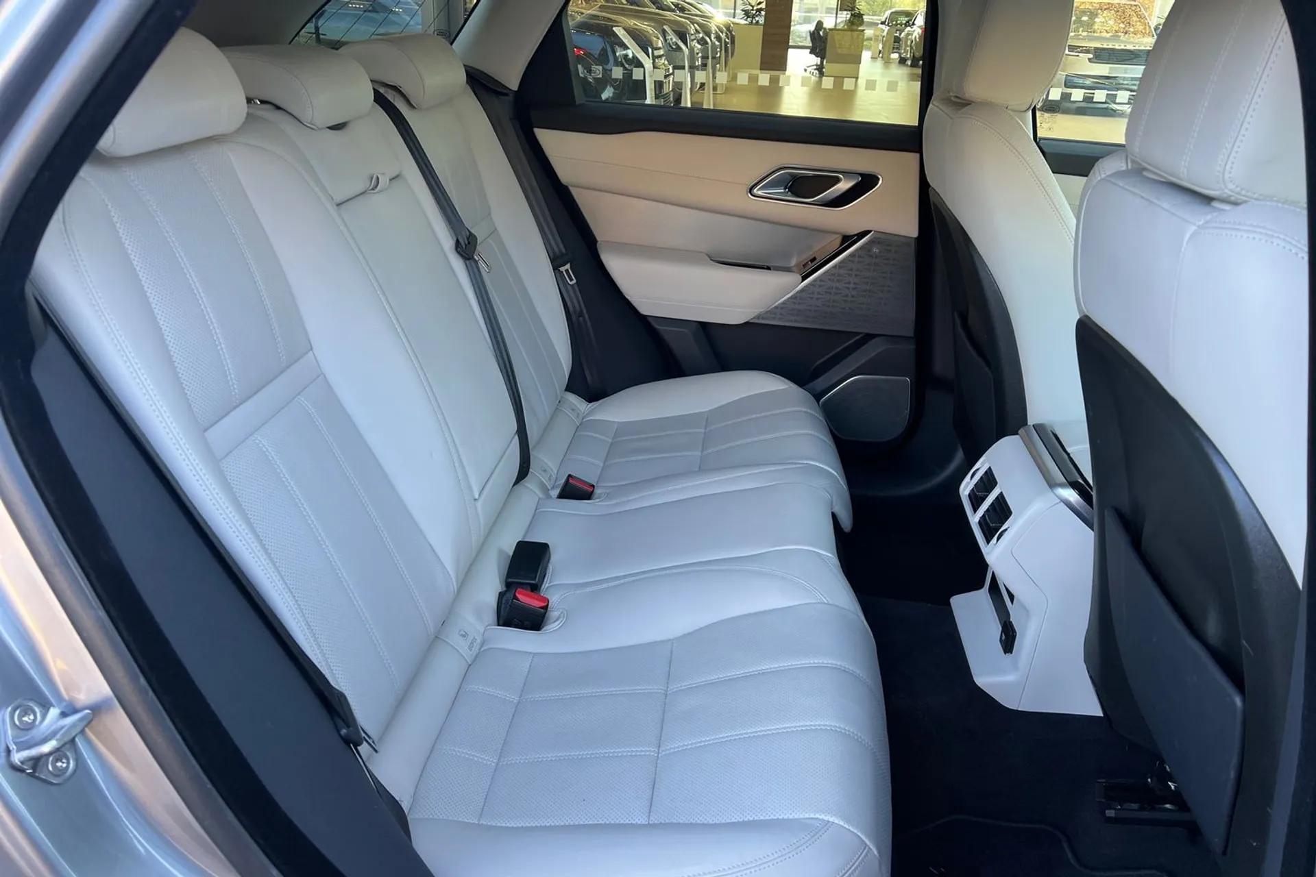 LAND ROVER RANGE ROVER VELAR thumbnail image number 32