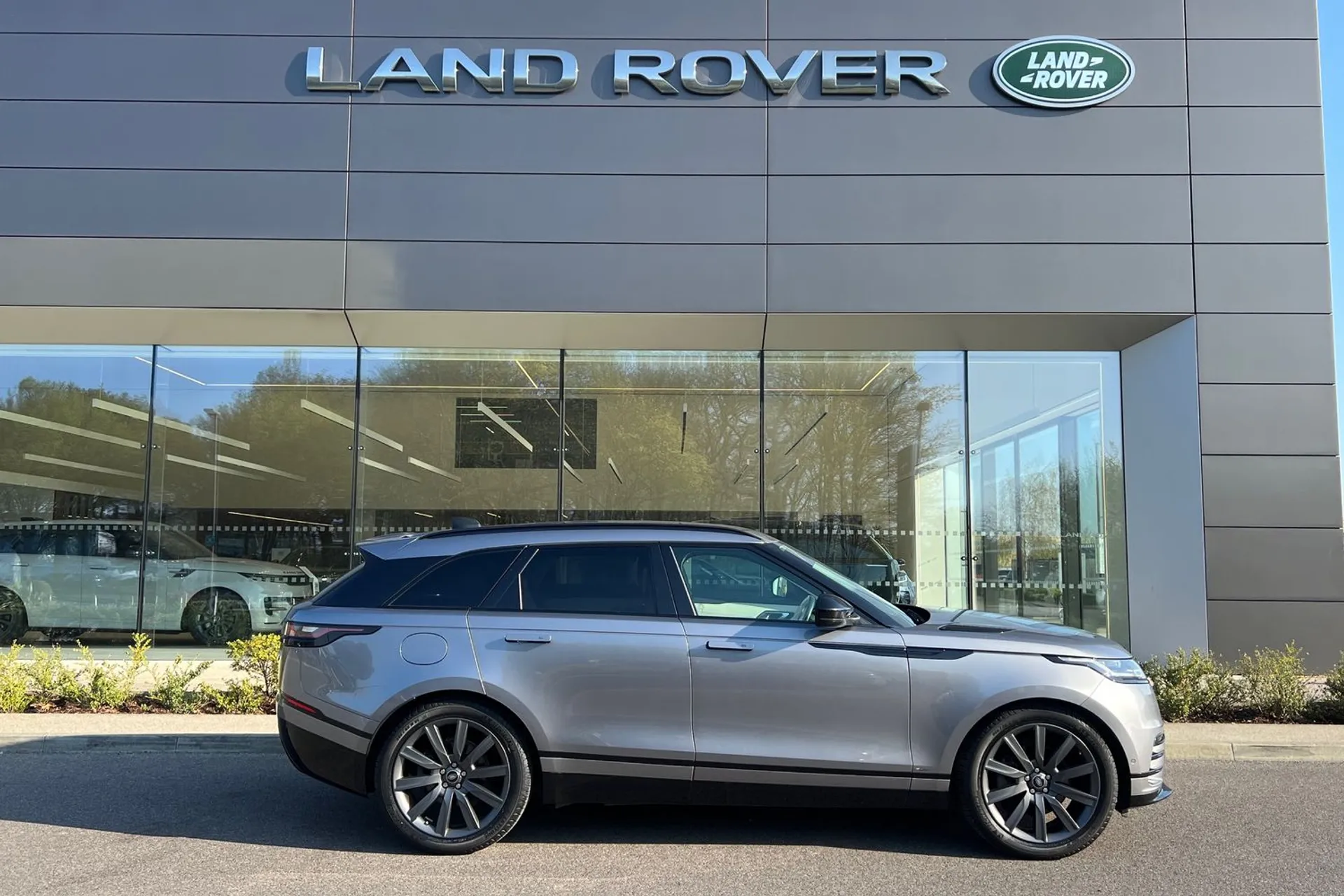 LAND ROVER RANGE ROVER VELAR thumbnail image number 2