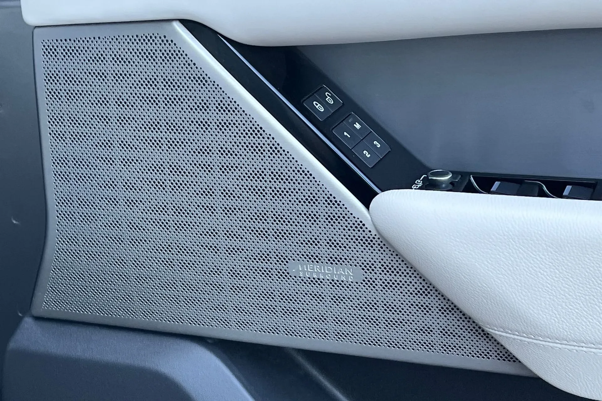 LAND ROVER RANGE ROVER VELAR thumbnail image number 55
