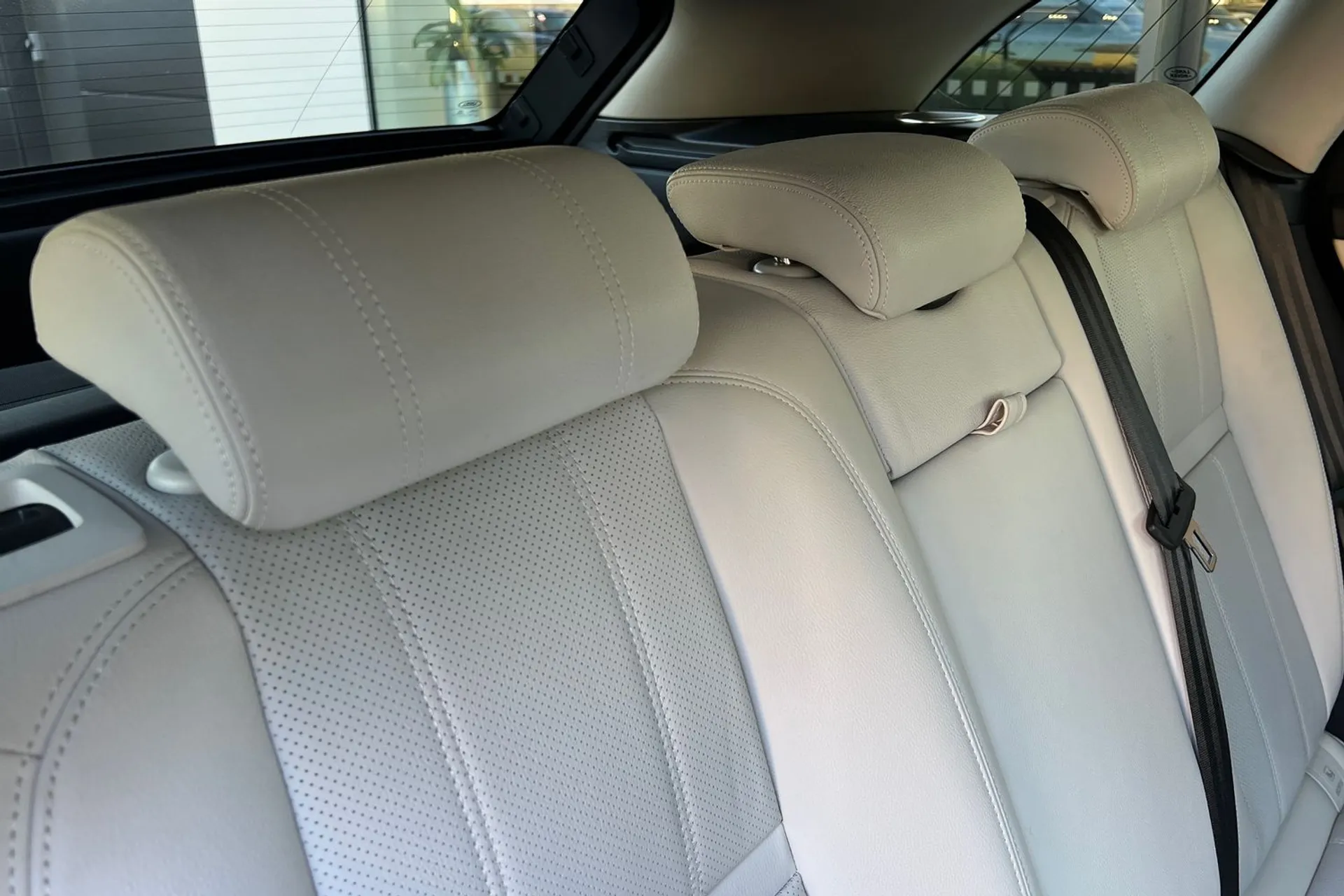 LAND ROVER RANGE ROVER VELAR thumbnail image number 31