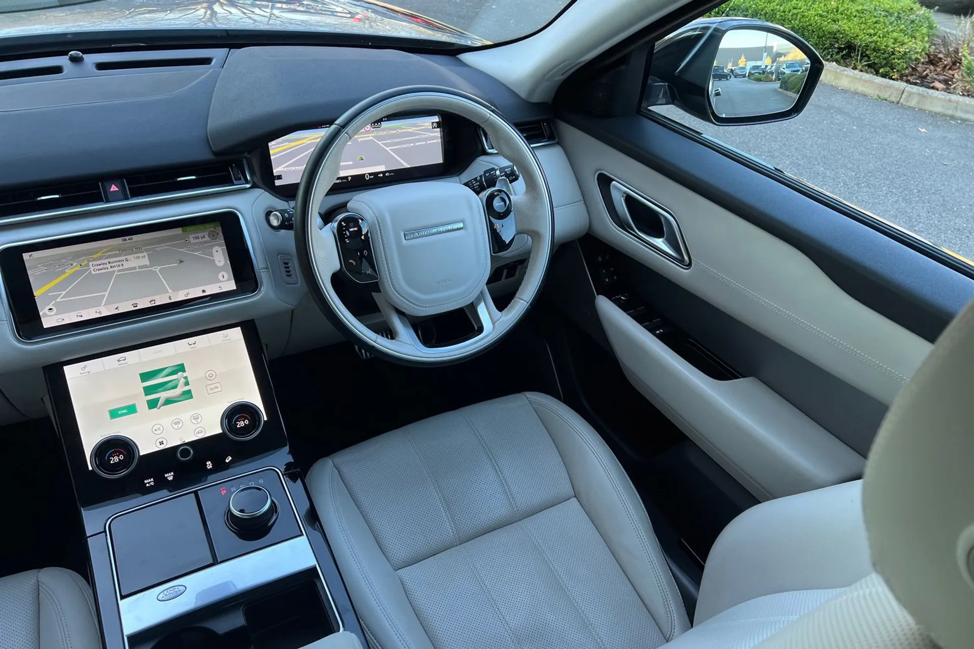 LAND ROVER RANGE ROVER VELAR thumbnail image number 27