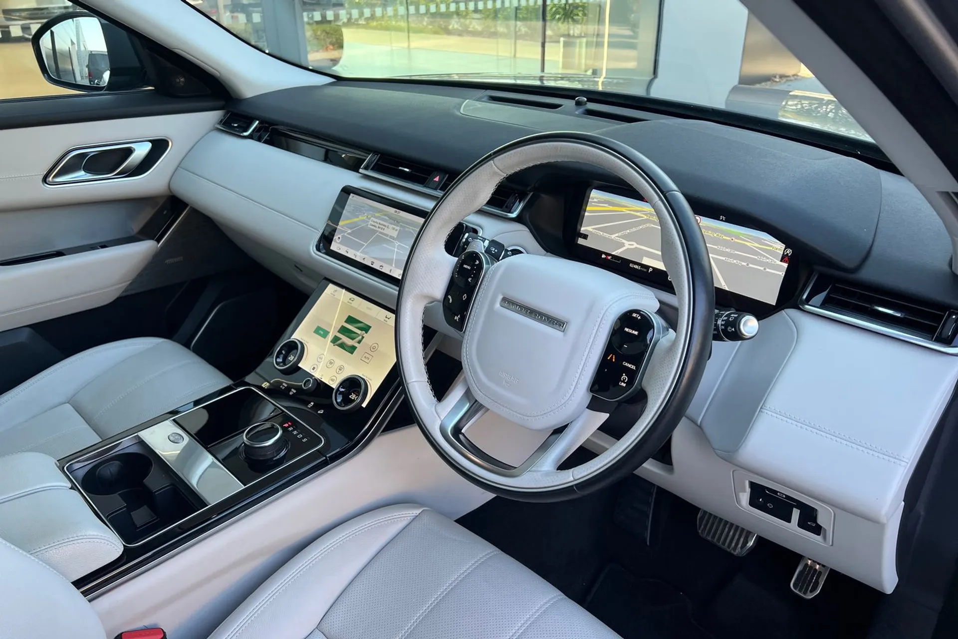 LAND ROVER RANGE ROVER VELAR thumbnail image number 38