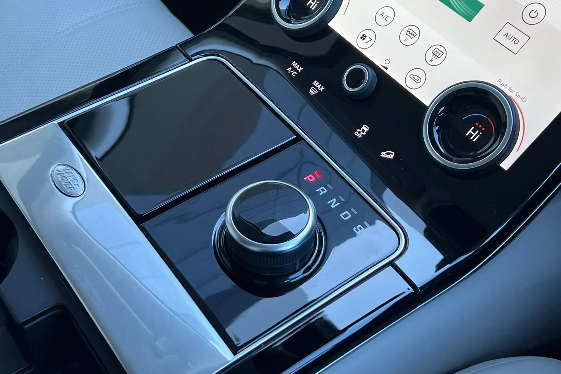 LAND ROVER RANGE ROVER VELAR thumbnail image number 24