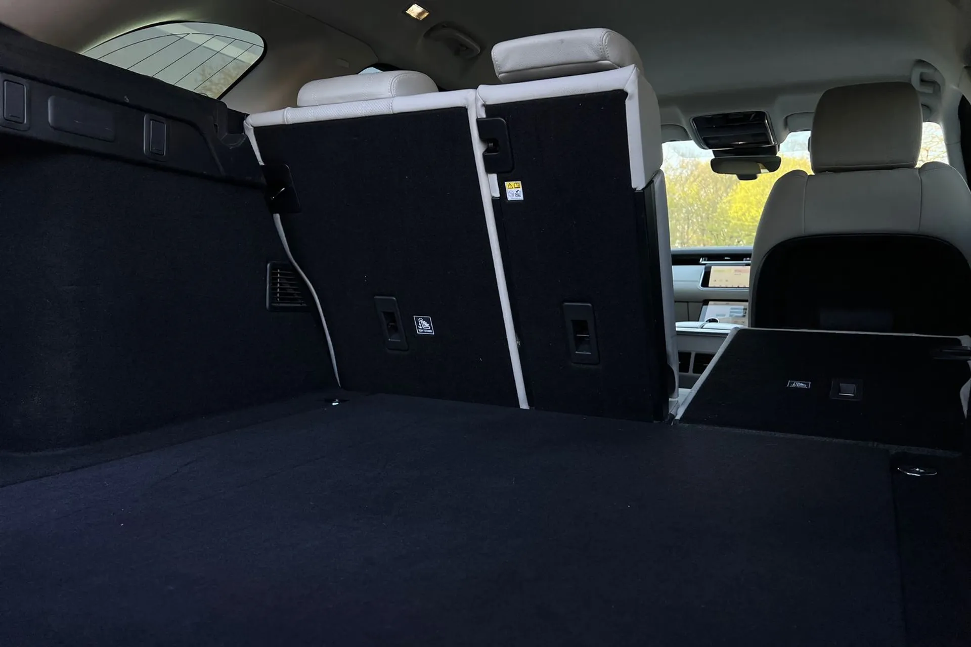 LAND ROVER RANGE ROVER VELAR thumbnail image number 30