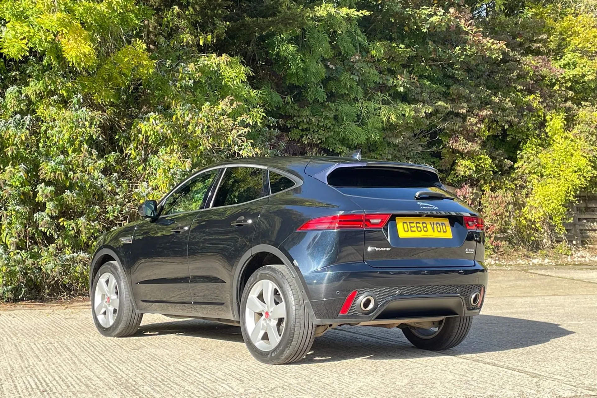 Jaguar E-PACE thumbnail image number 7