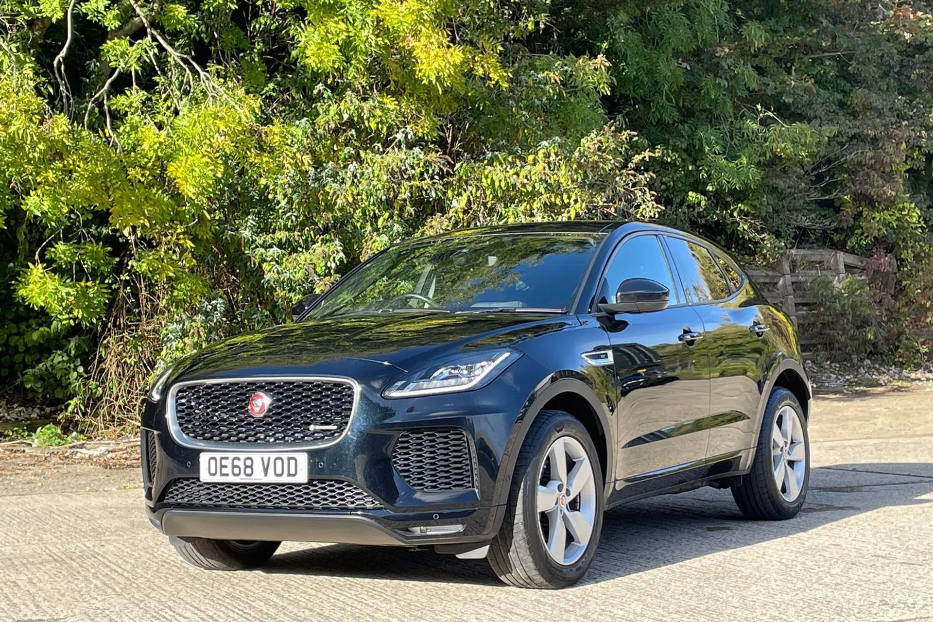 Jaguar E-PACE thumbnail image number 9