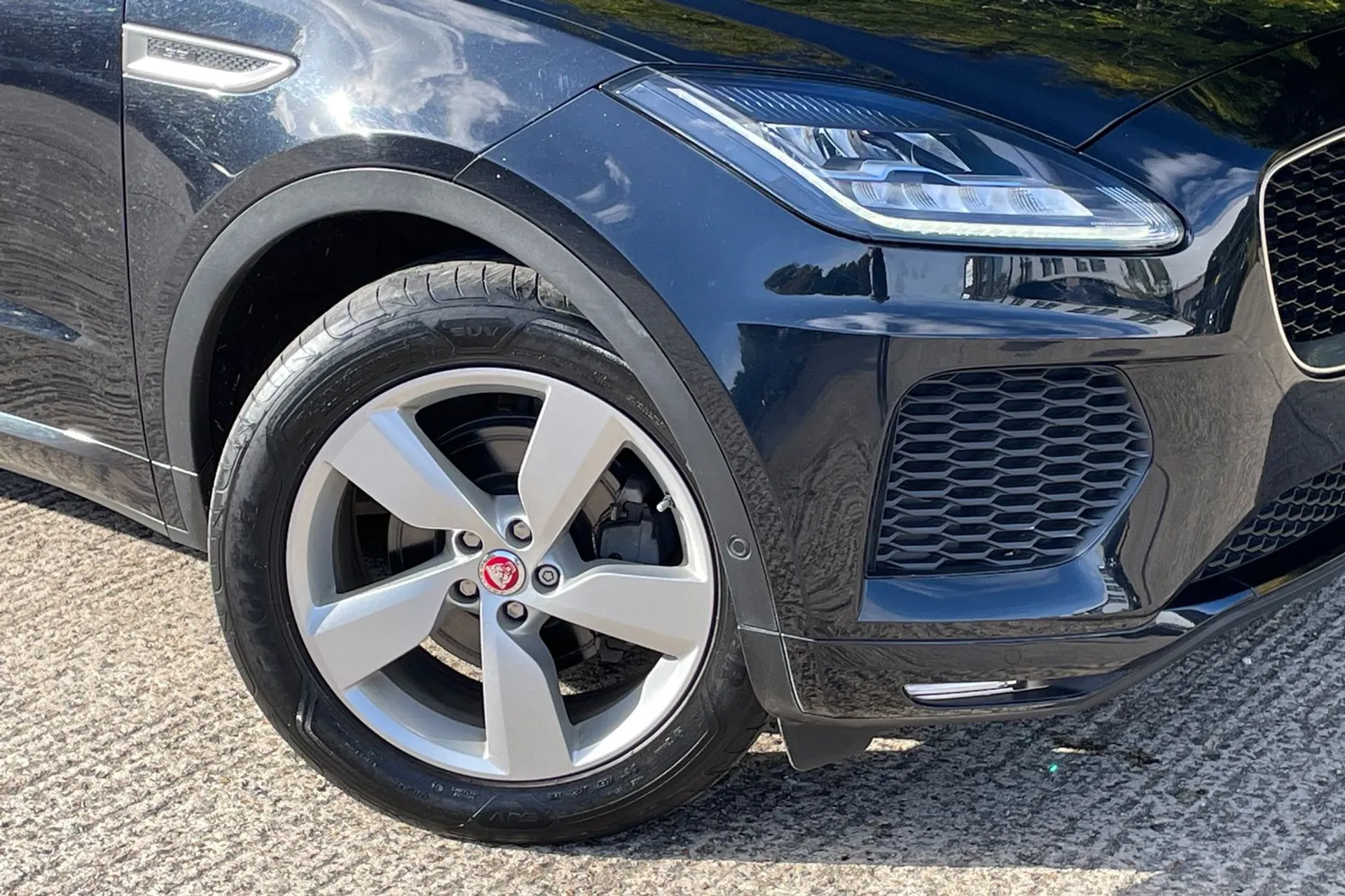 Jaguar E-PACE thumbnail image number 4