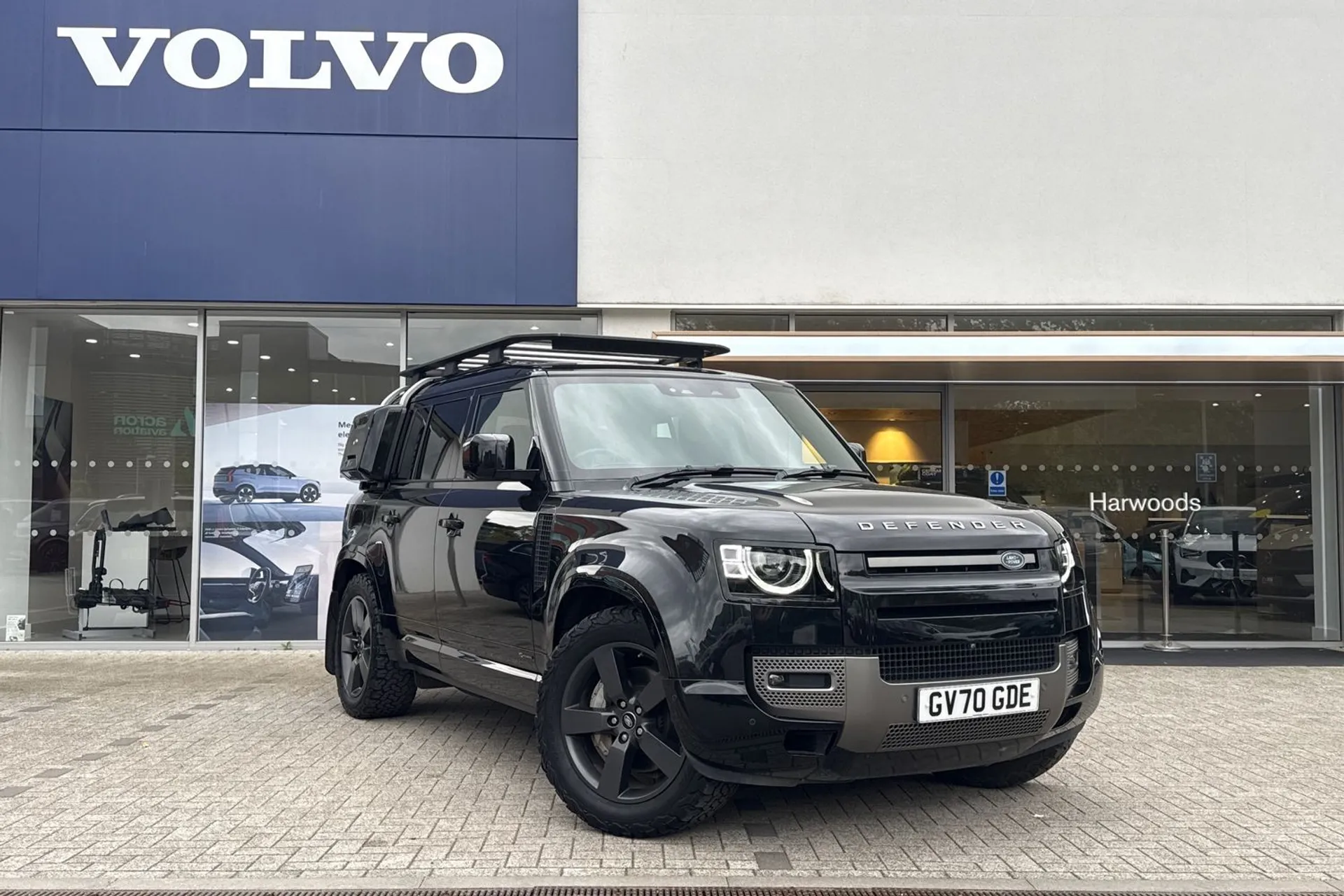 LAND ROVER DEFENDER focused image