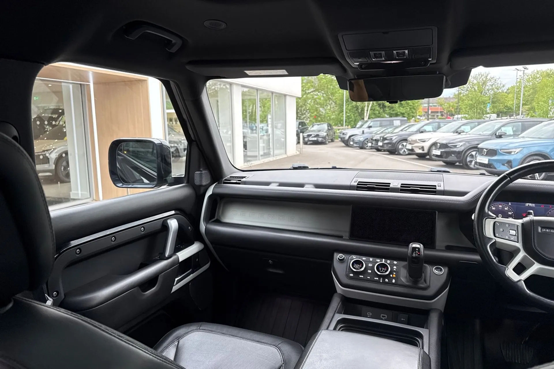 LAND ROVER DEFENDER thumbnail image number 32