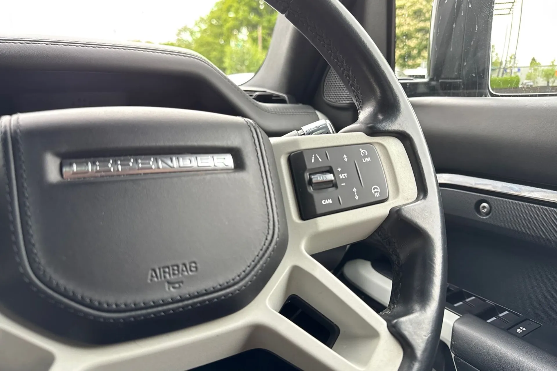 LAND ROVER DEFENDER thumbnail image number 37
