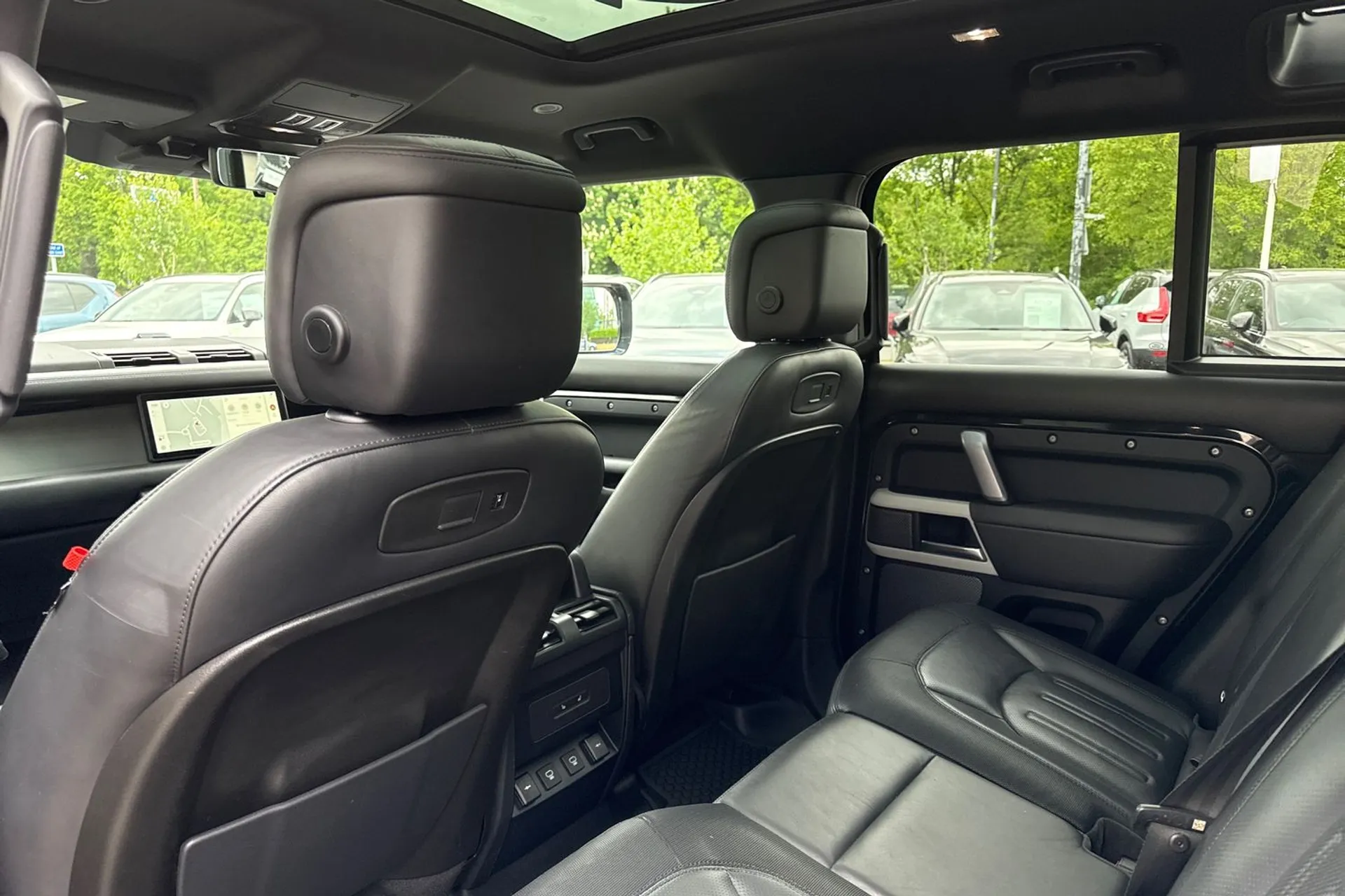 LAND ROVER DEFENDER thumbnail image number 31