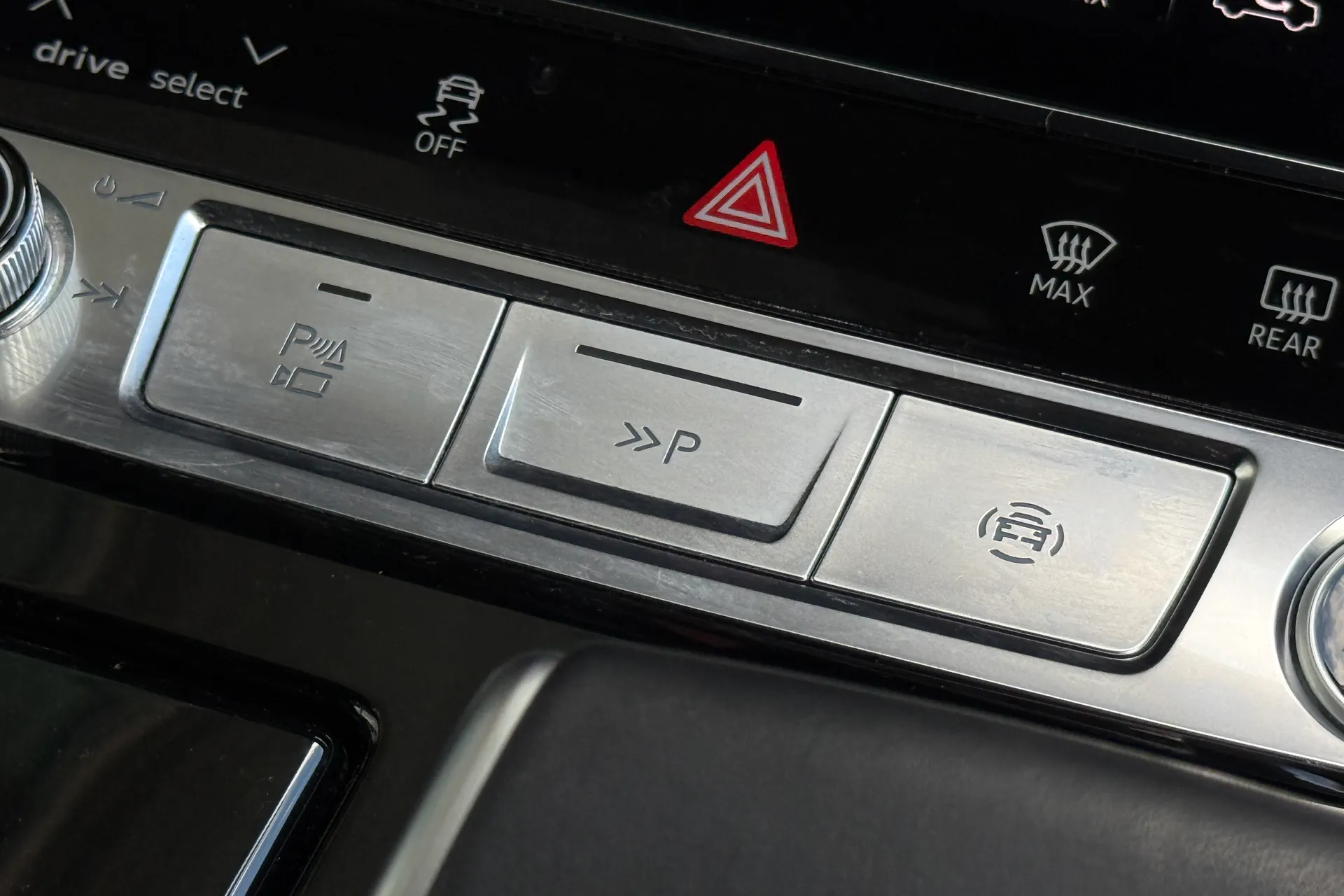 Audi Q8 thumbnail image number 25