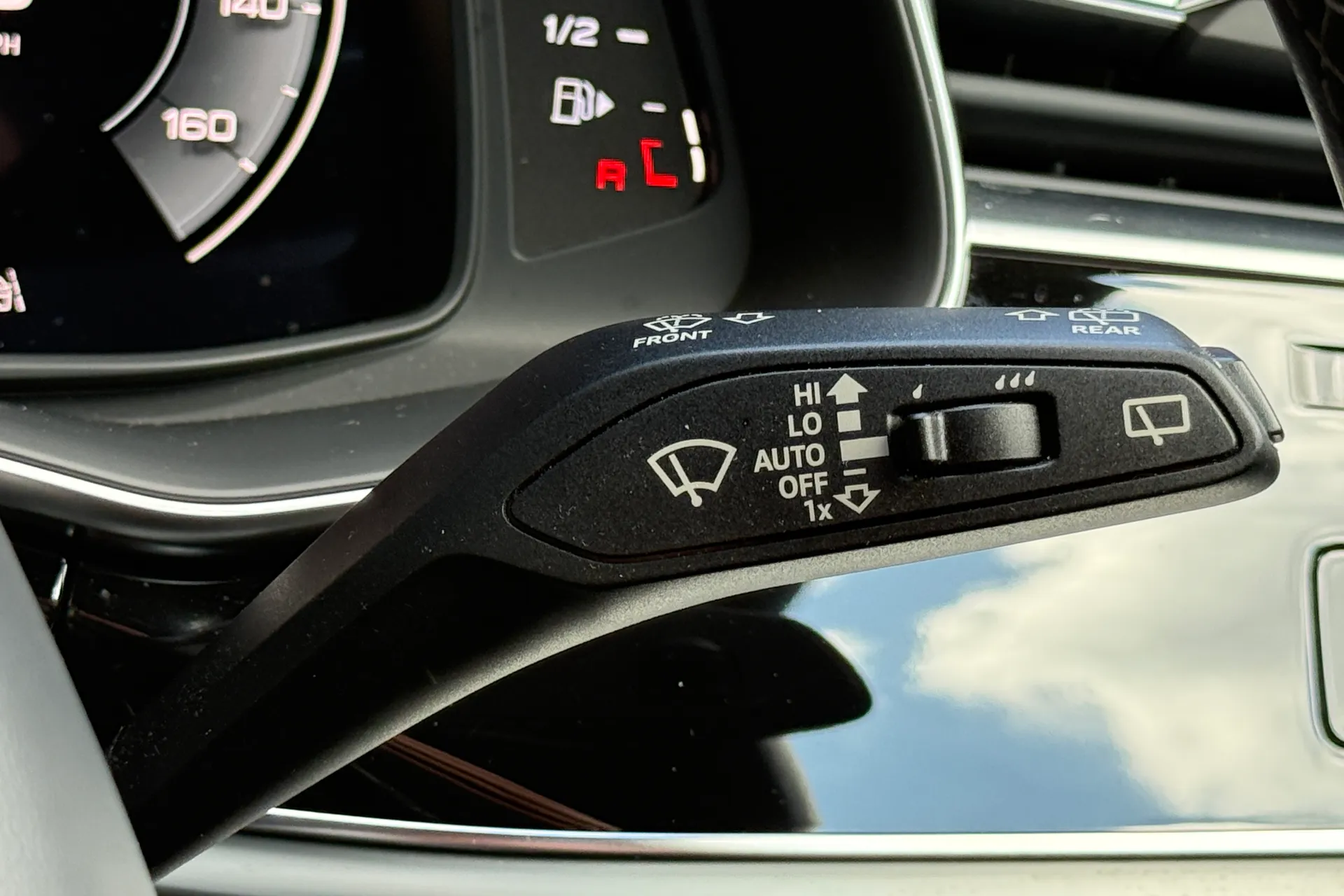 Audi Q8 thumbnail image number 16