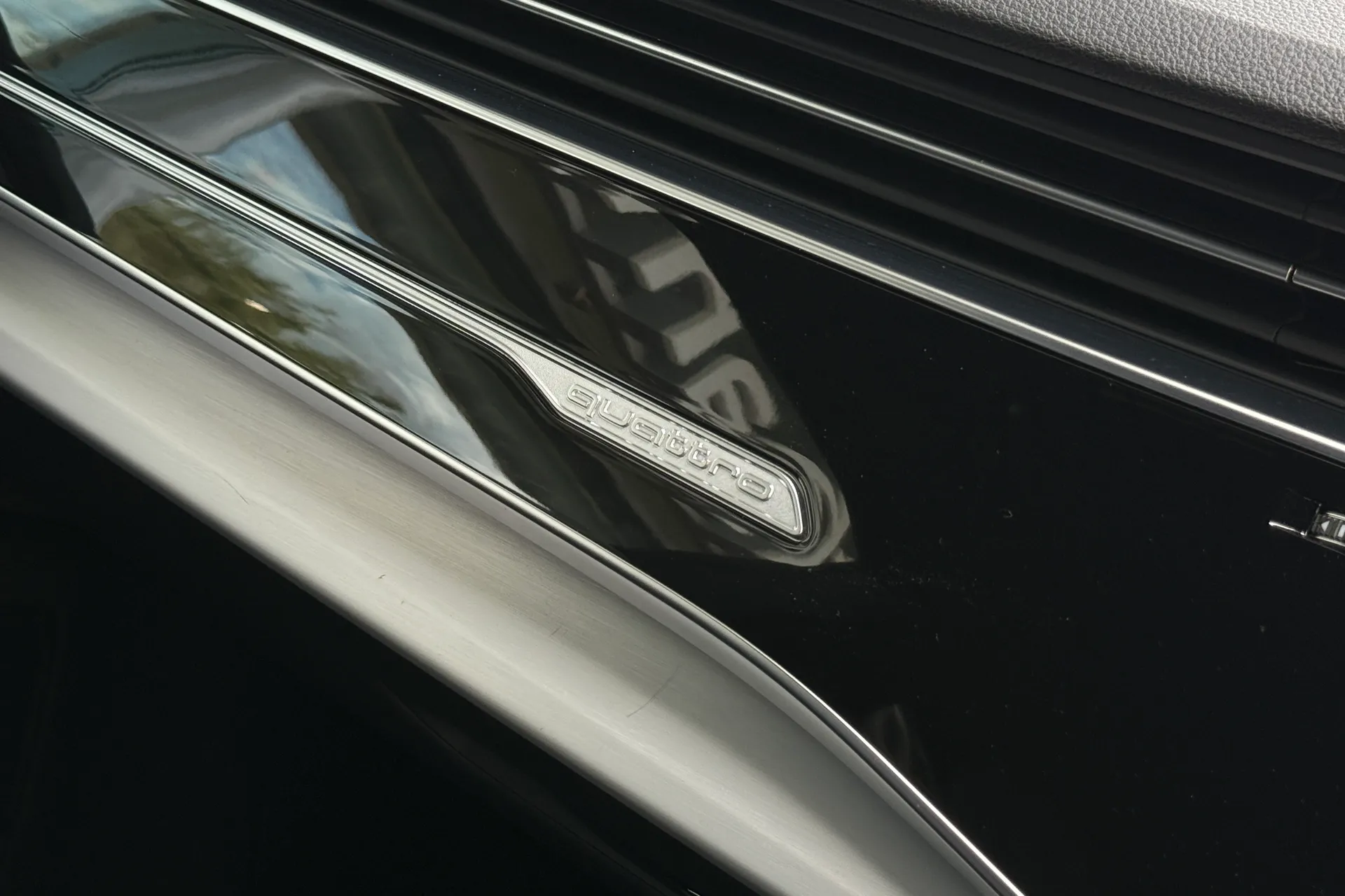 Audi Q8 thumbnail image number 30
