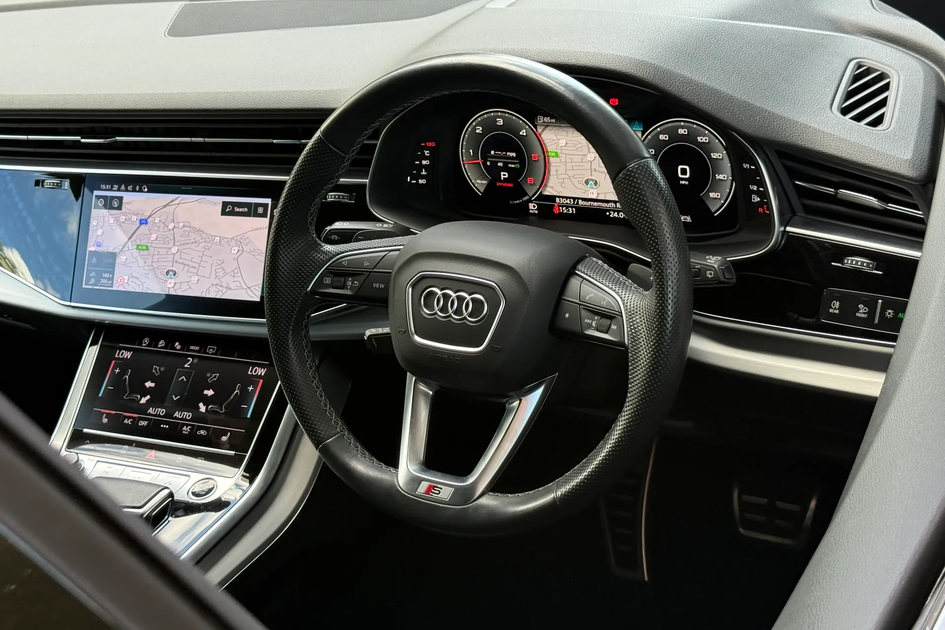 Audi Q8 thumbnail image number 36
