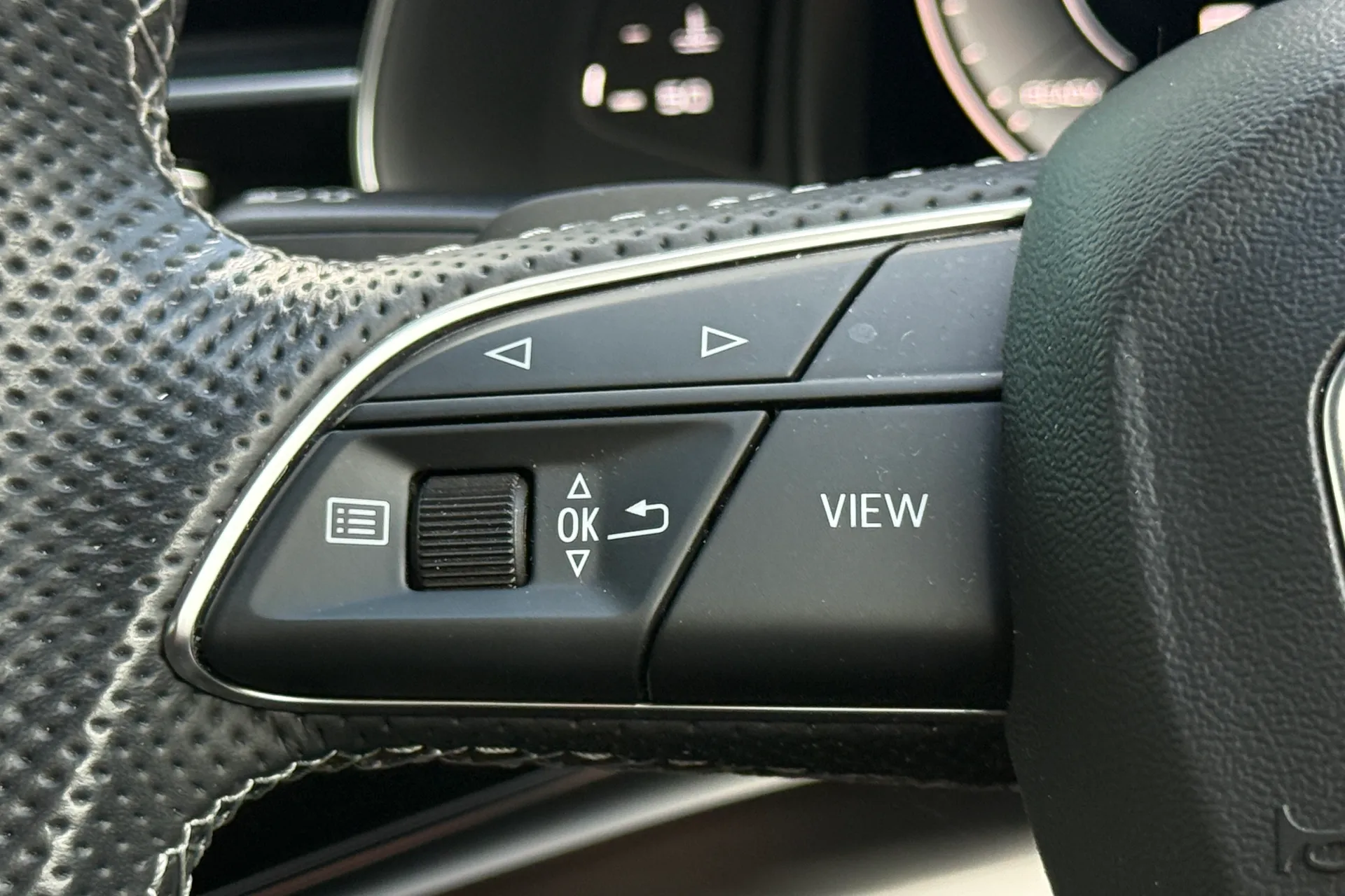 Audi Q8 thumbnail image number 14