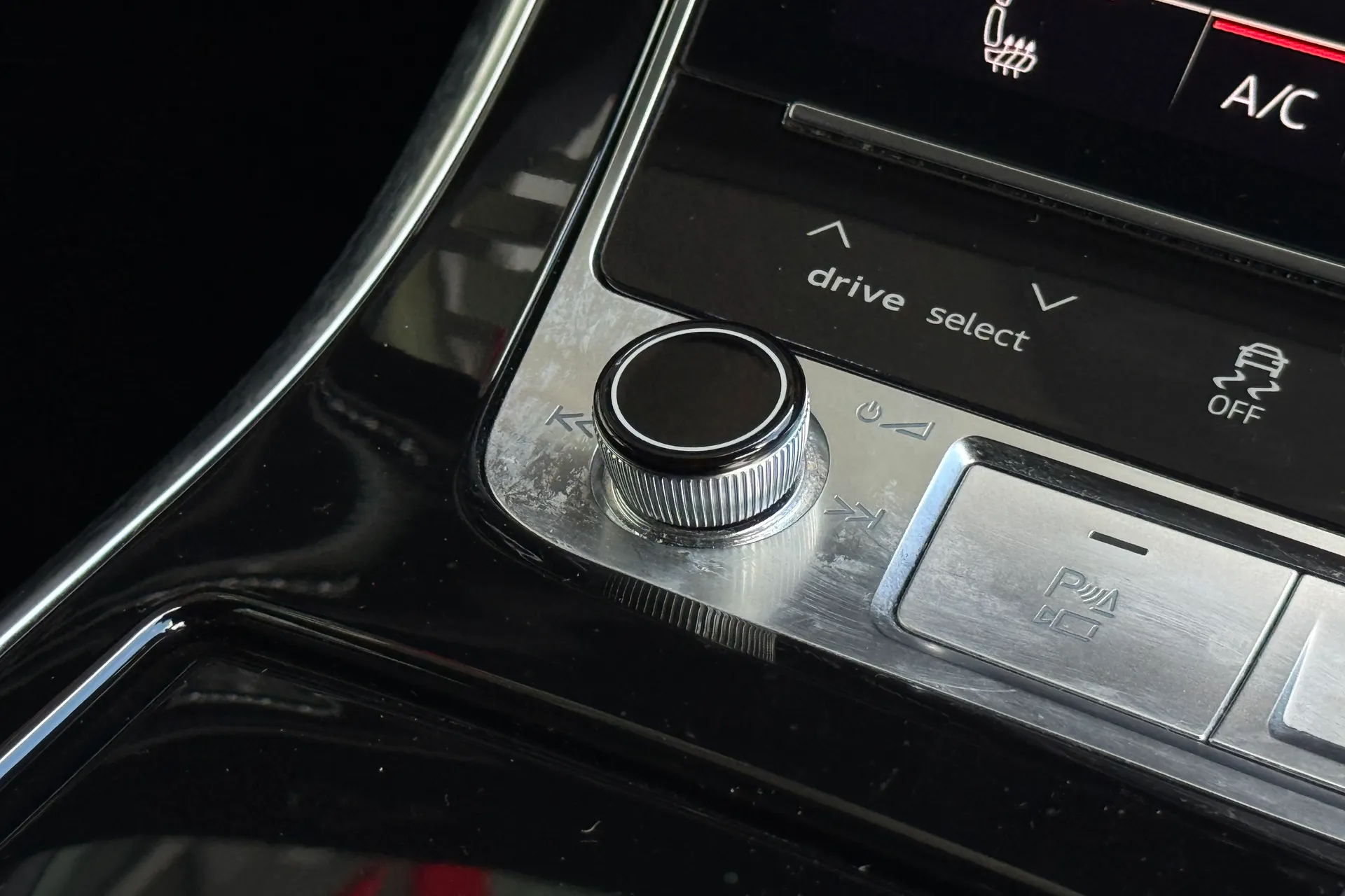 Audi Q8 thumbnail image number 24