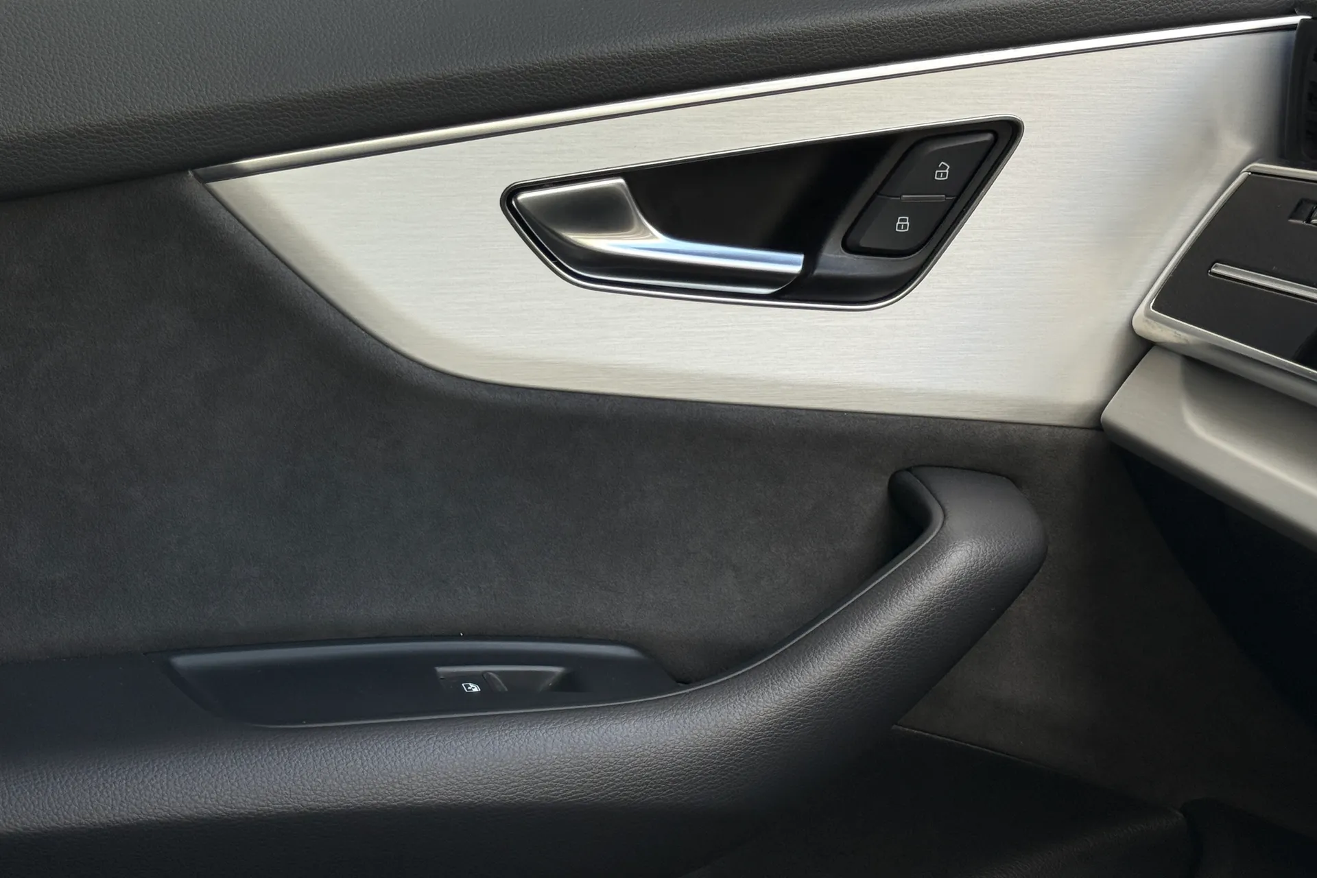 Audi Q8 thumbnail image number 31