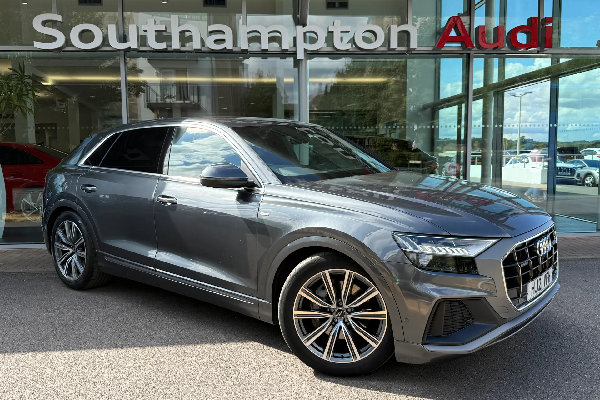 Audi Q8 thumbnail image number 61