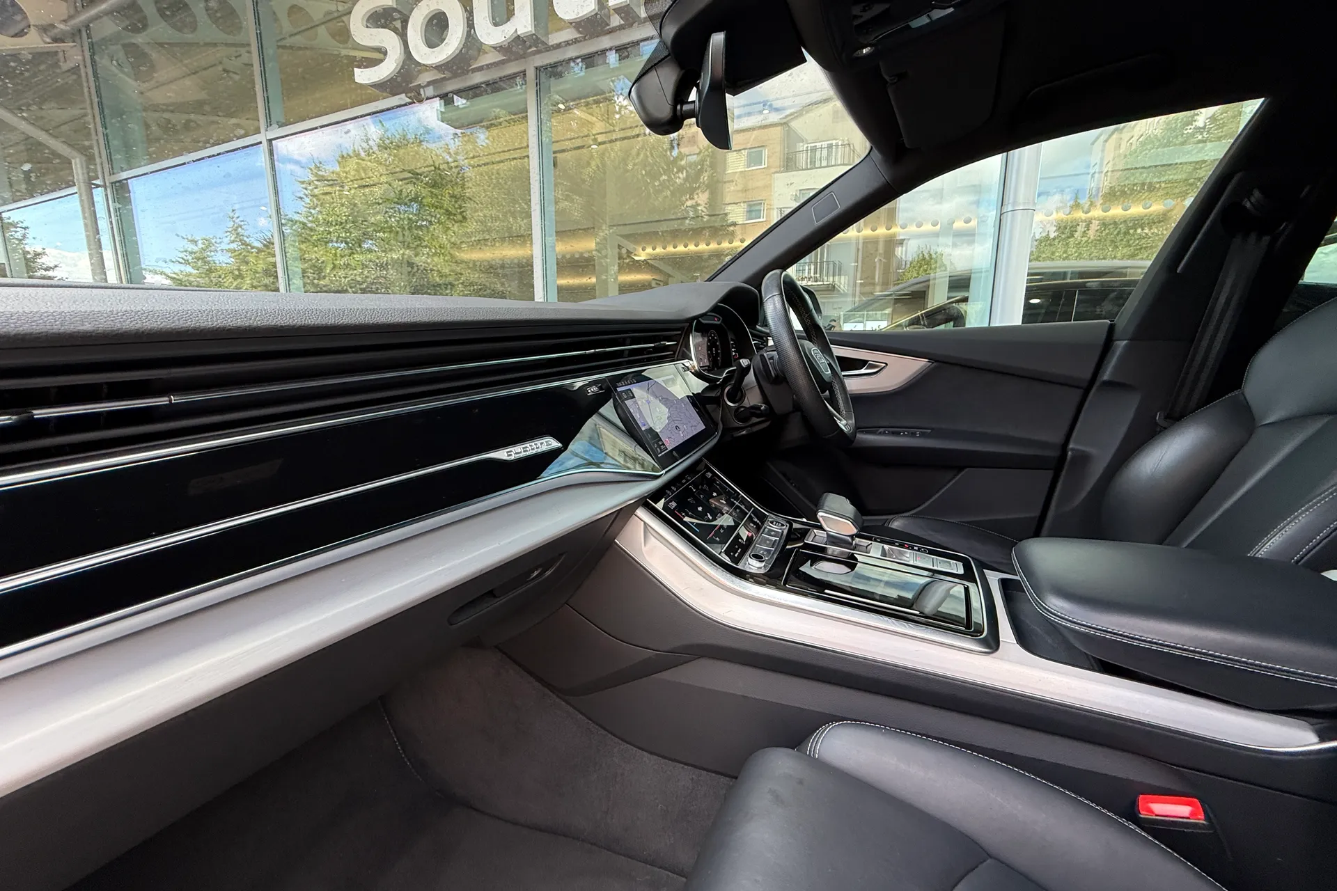 Audi Q8 thumbnail image number 2