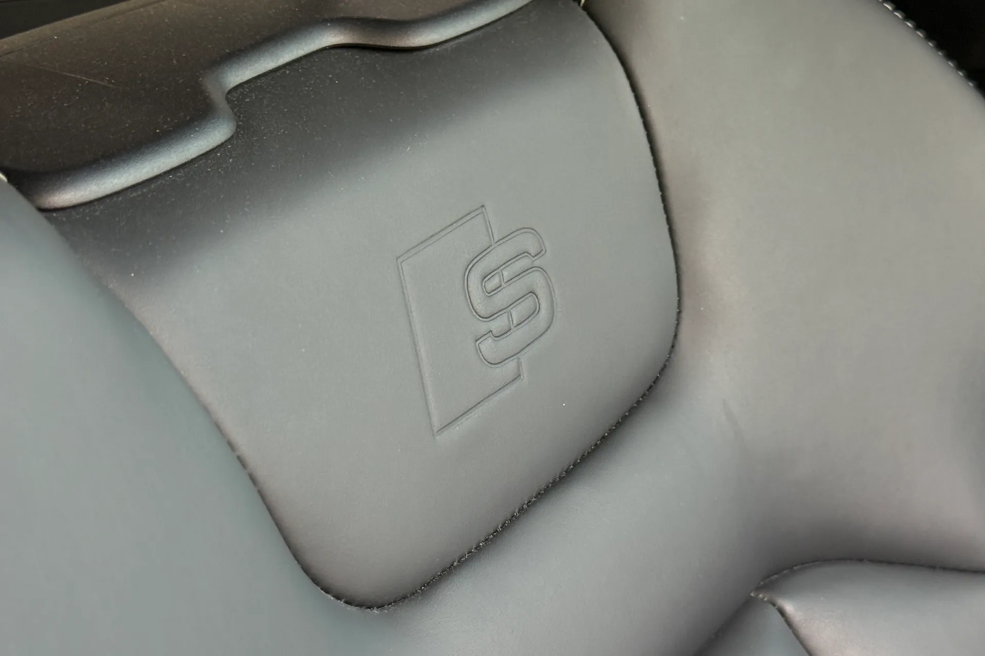Audi Q8 thumbnail image number 32