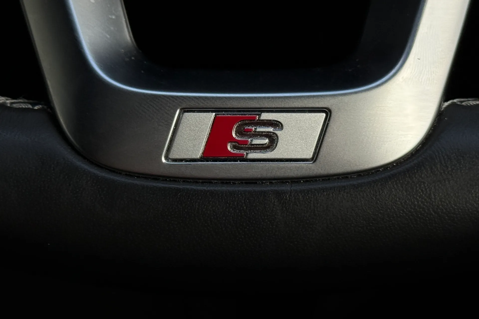 Audi Q8 thumbnail image number 15