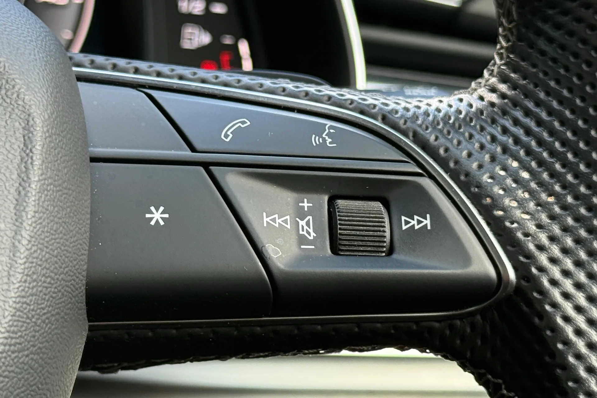 Audi Q8 thumbnail image number 13