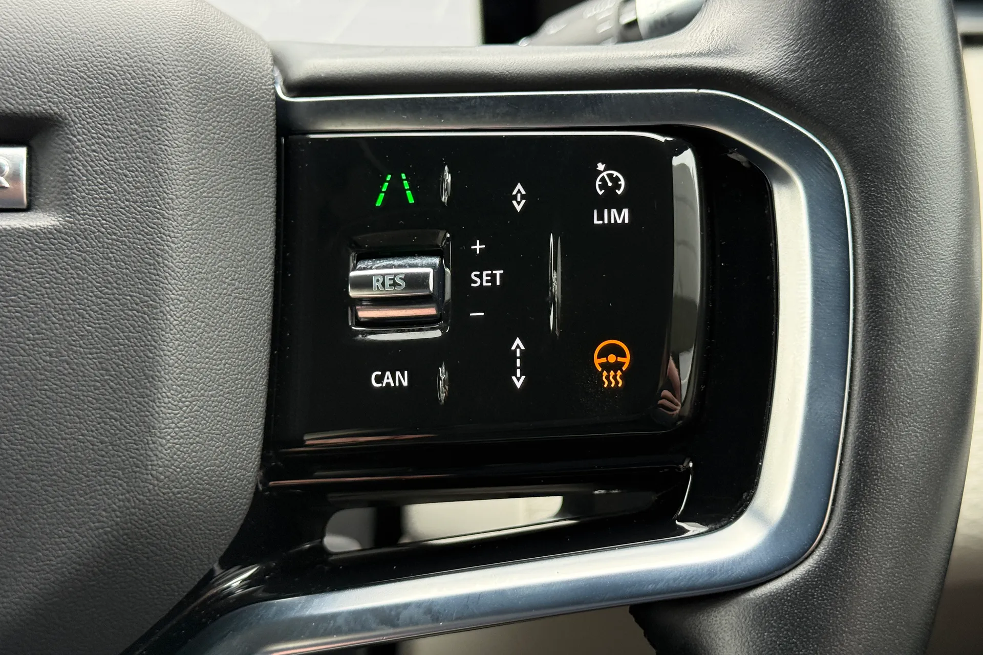 LAND ROVER RANGE ROVER VELAR thumbnail image number 25