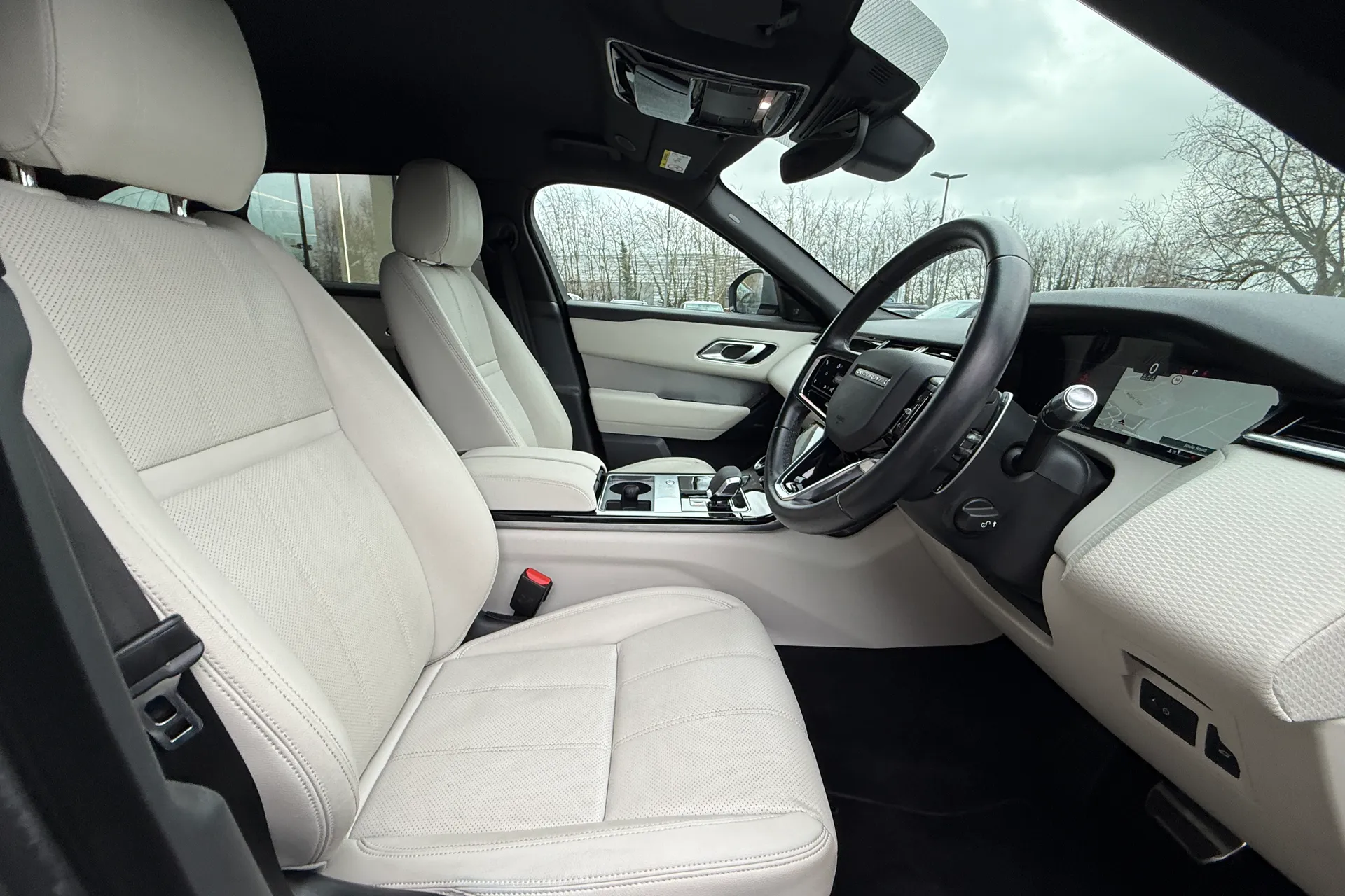 LAND ROVER RANGE ROVER VELAR thumbnail image number 9