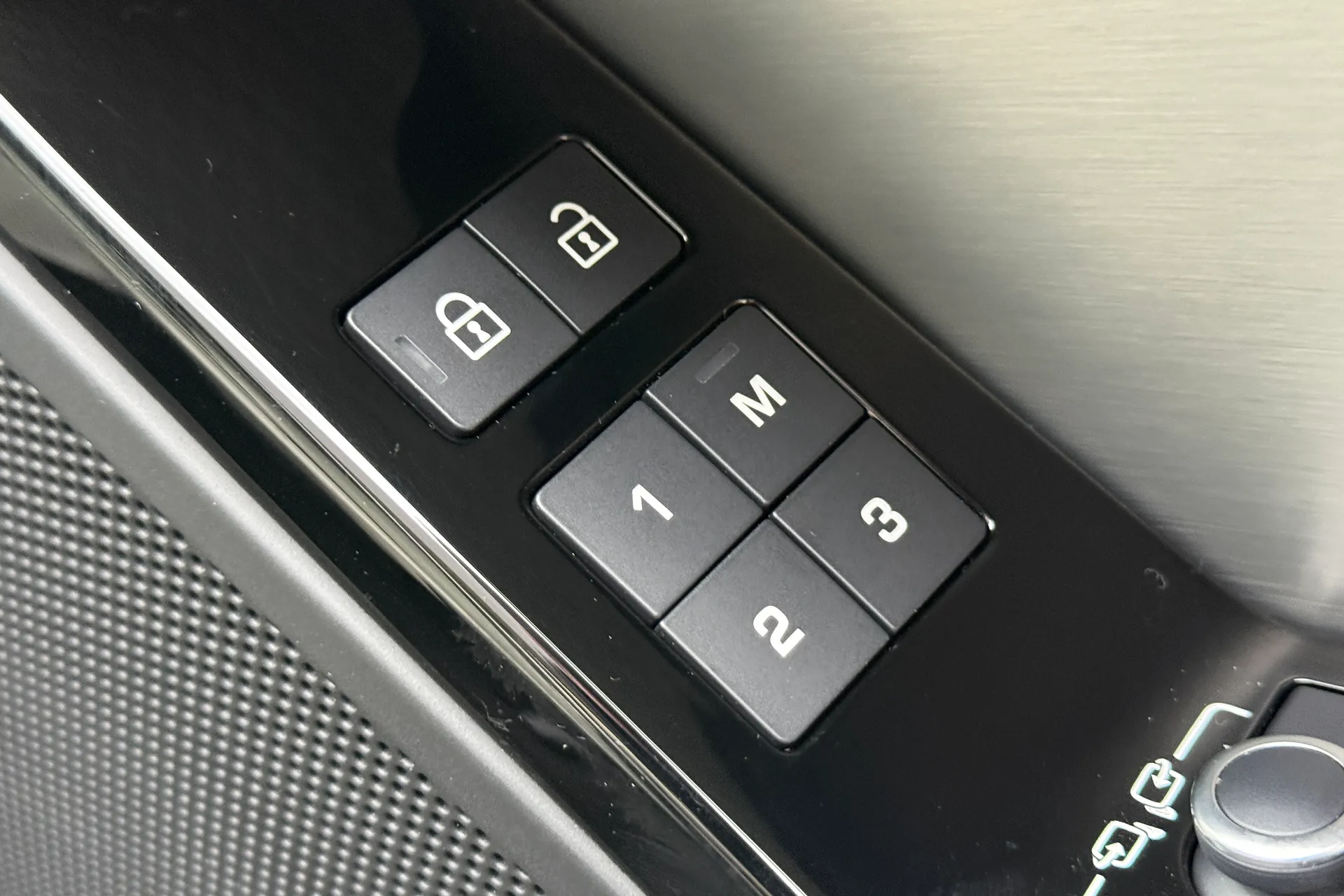 LAND ROVER RANGE ROVER VELAR thumbnail image number 46