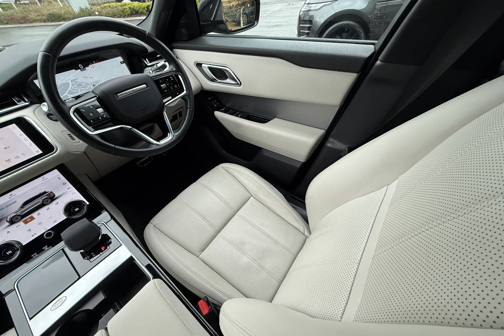 LAND ROVER RANGE ROVER VELAR thumbnail image number 13