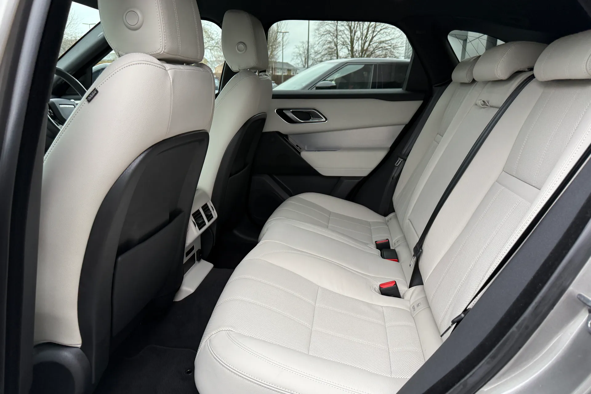 LAND ROVER RANGE ROVER VELAR thumbnail image number 43