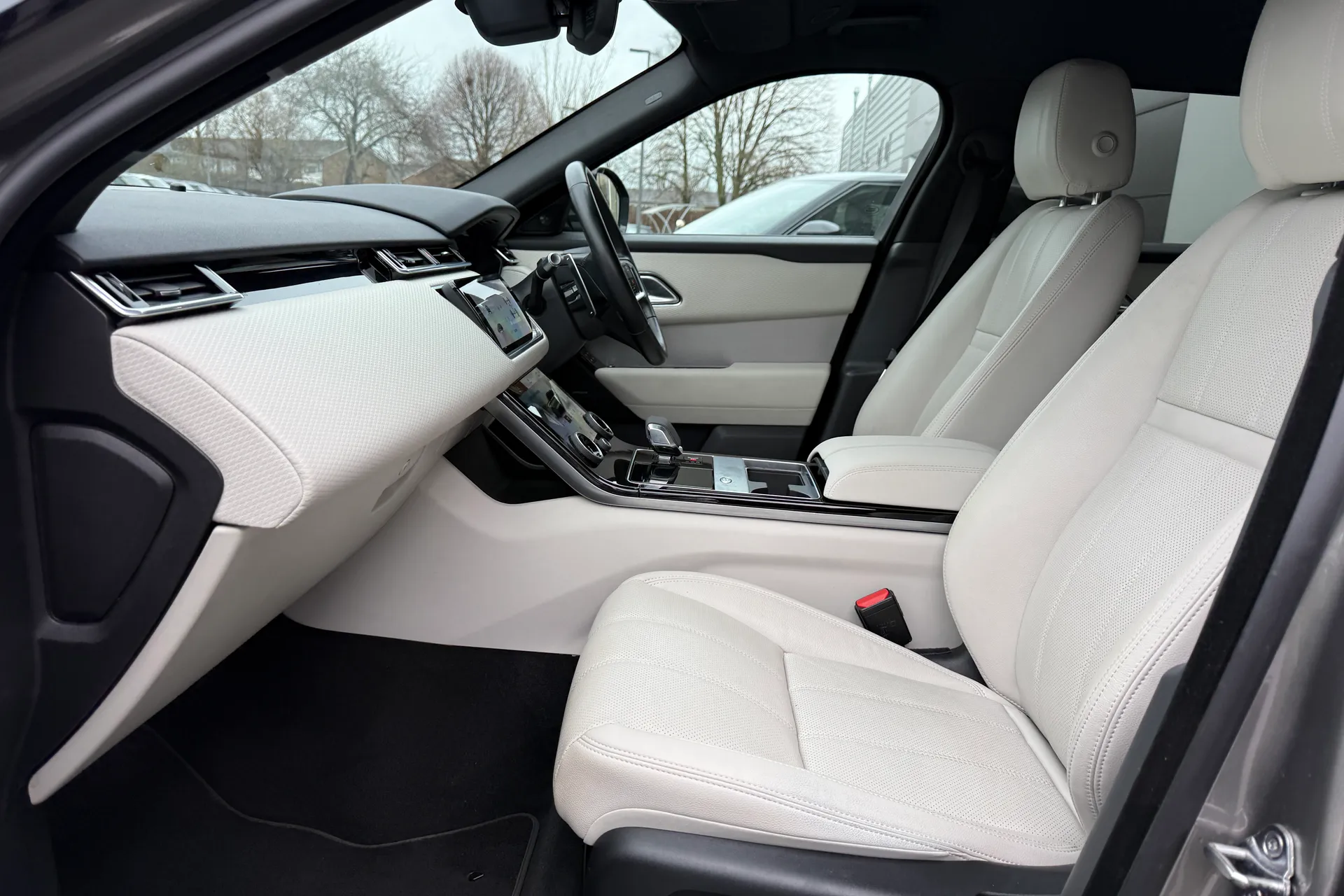 LAND ROVER RANGE ROVER VELAR thumbnail image number 10