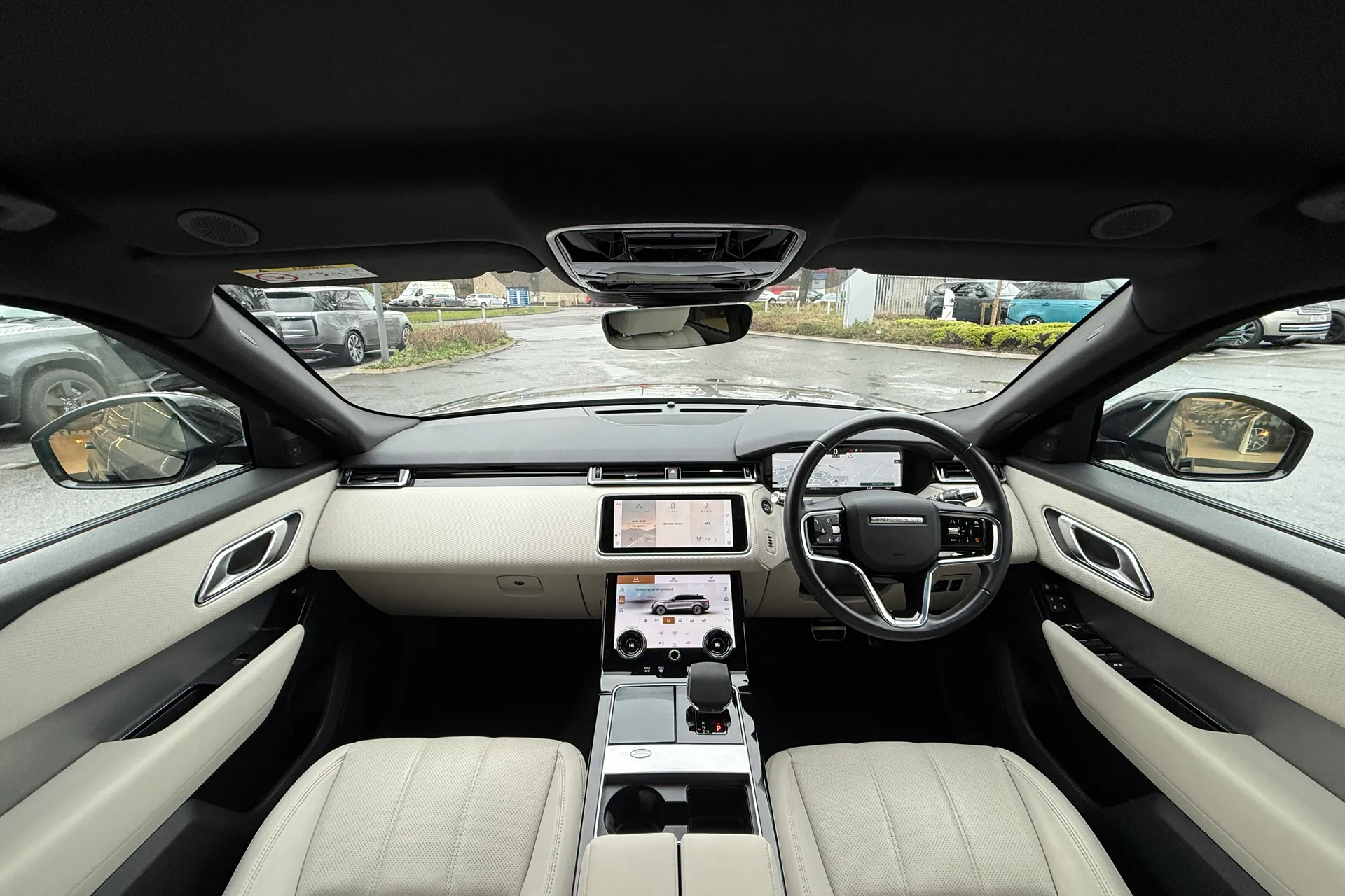 LAND ROVER RANGE ROVER VELAR thumbnail image number 3