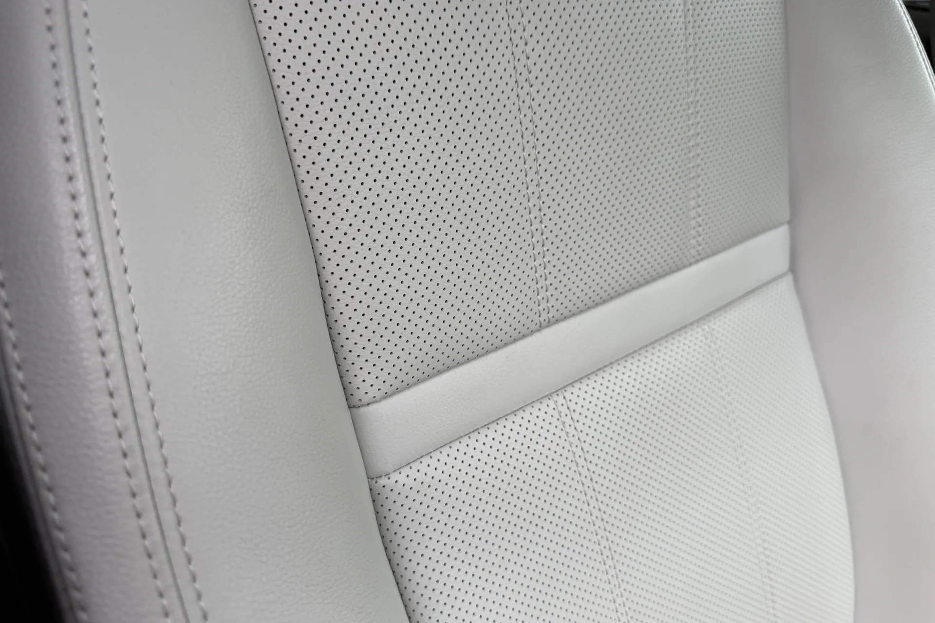 LAND ROVER RANGE ROVER VELAR thumbnail image number 30