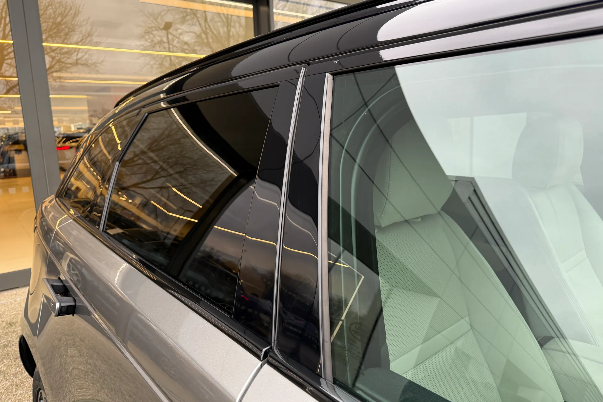 LAND ROVER RANGE ROVER VELAR thumbnail image number 22