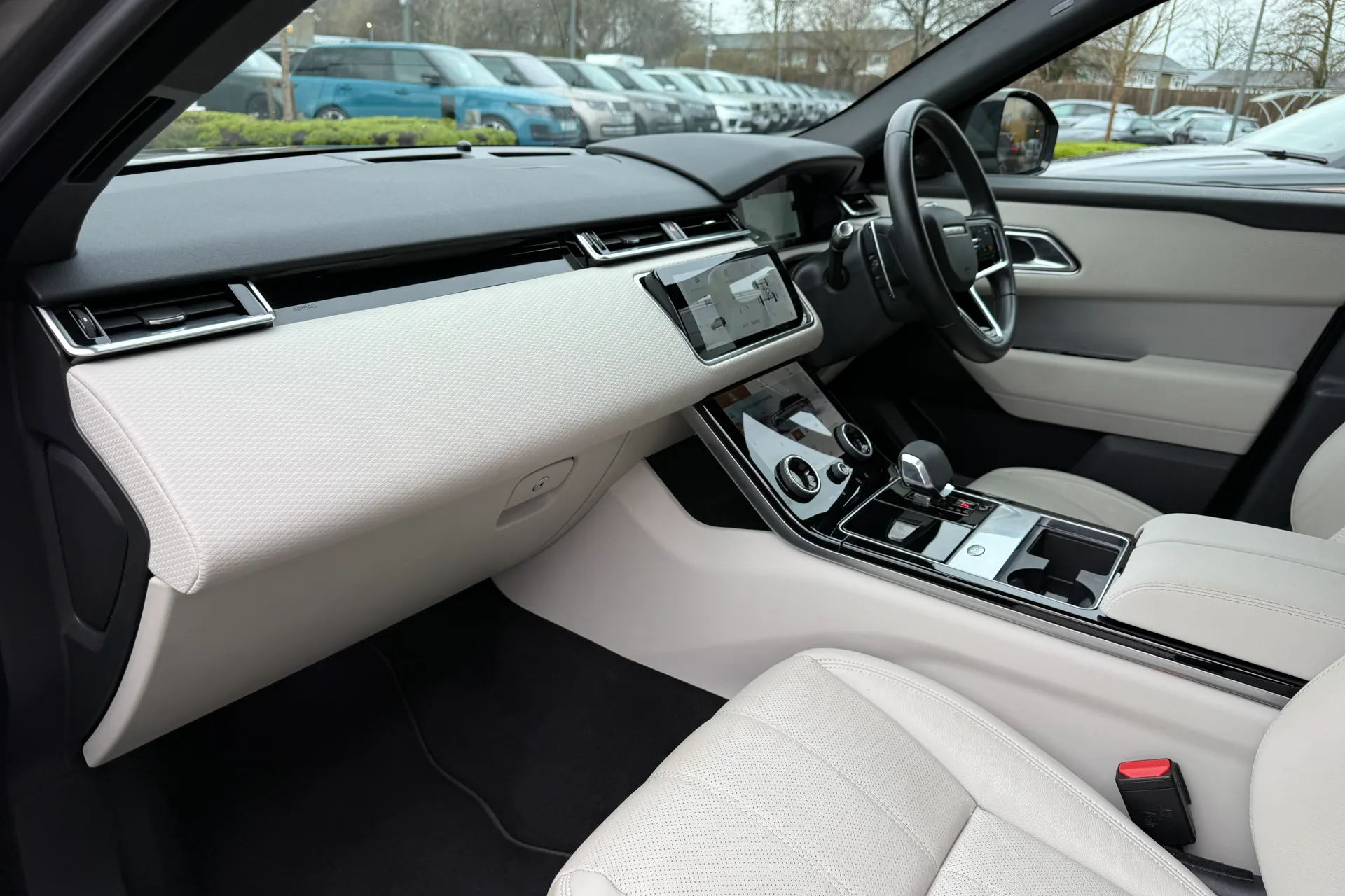 LAND ROVER RANGE ROVER VELAR thumbnail image number 42