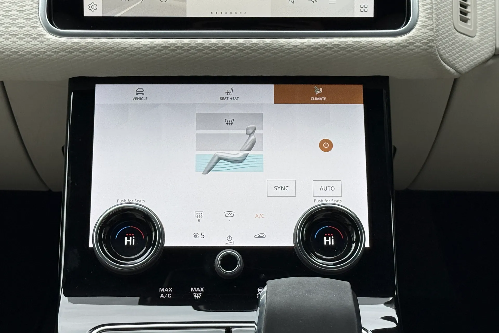 LAND ROVER RANGE ROVER VELAR thumbnail image number 16